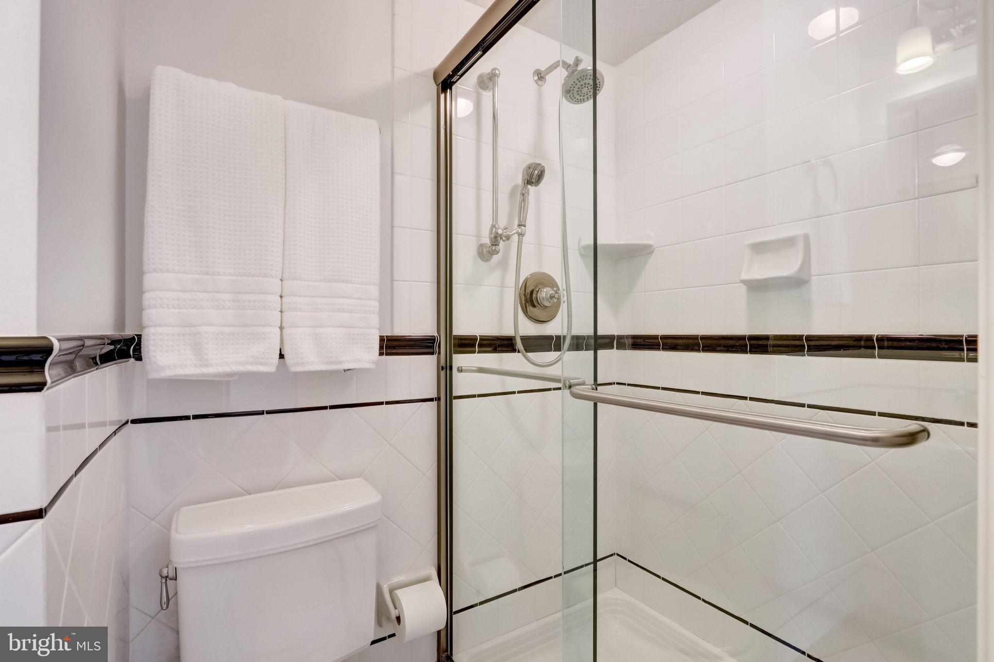 BARCLAY COURT - Residential