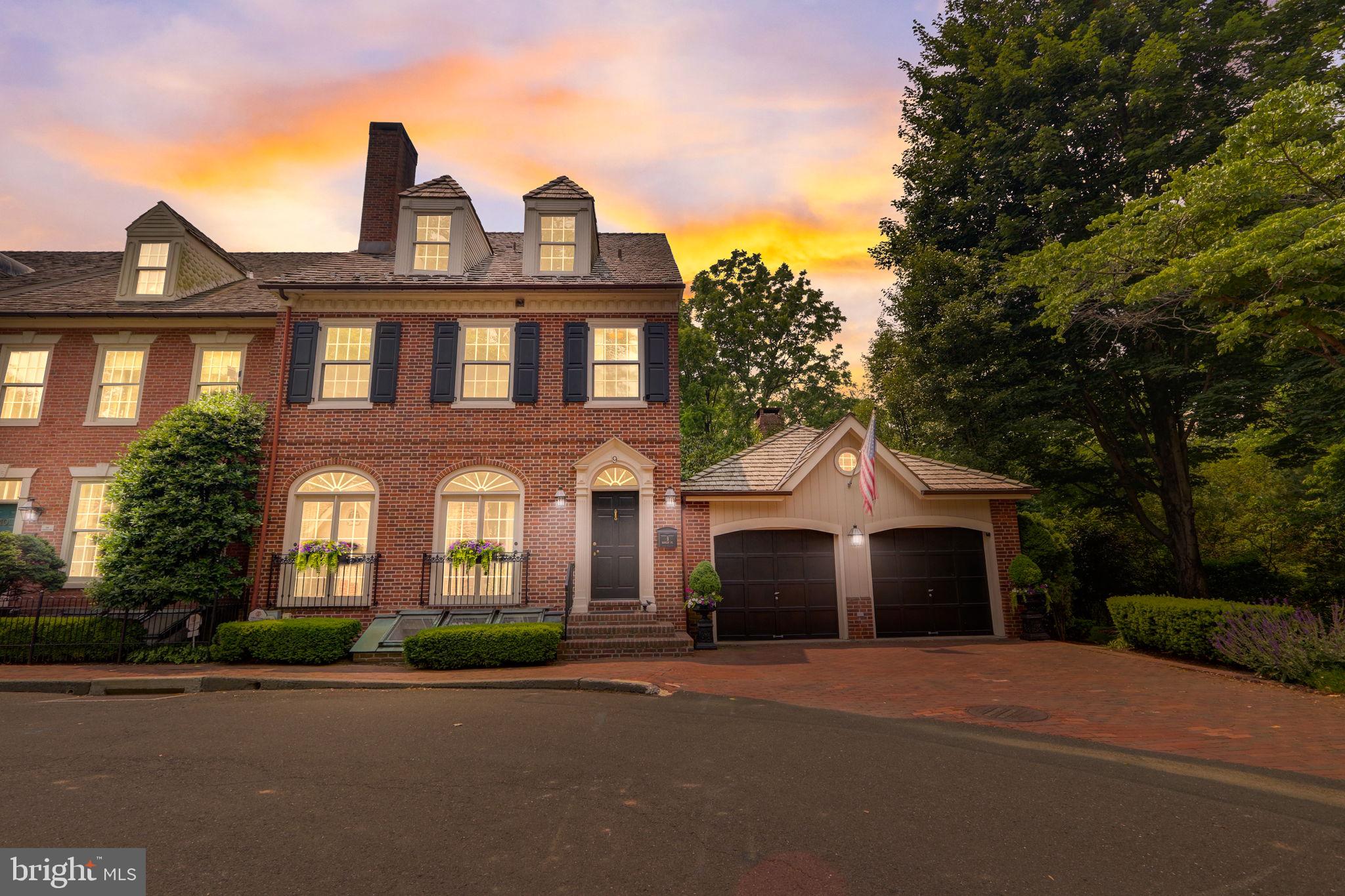 BARCLAY COURT - Residential