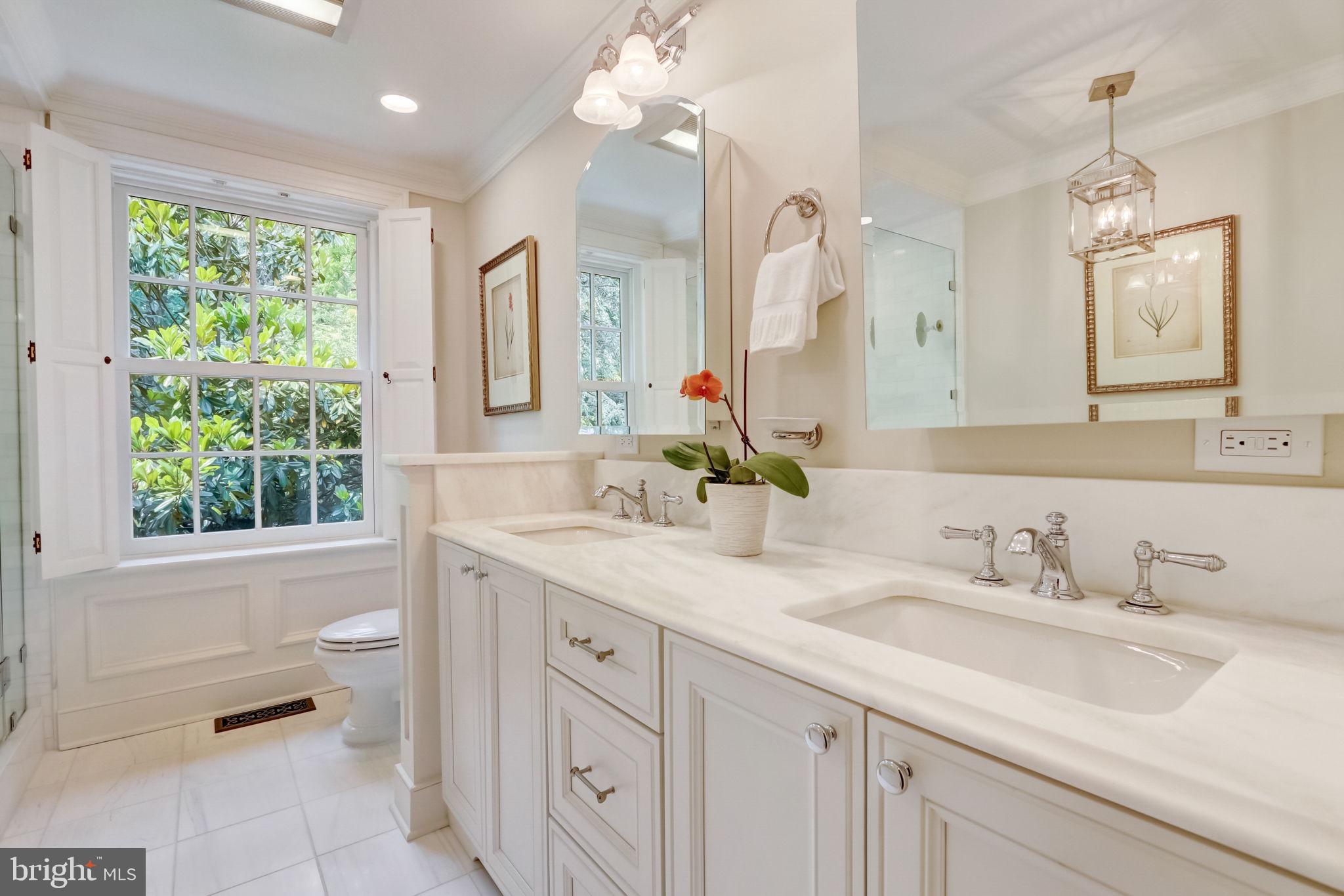 BARCLAY COURT - Residential