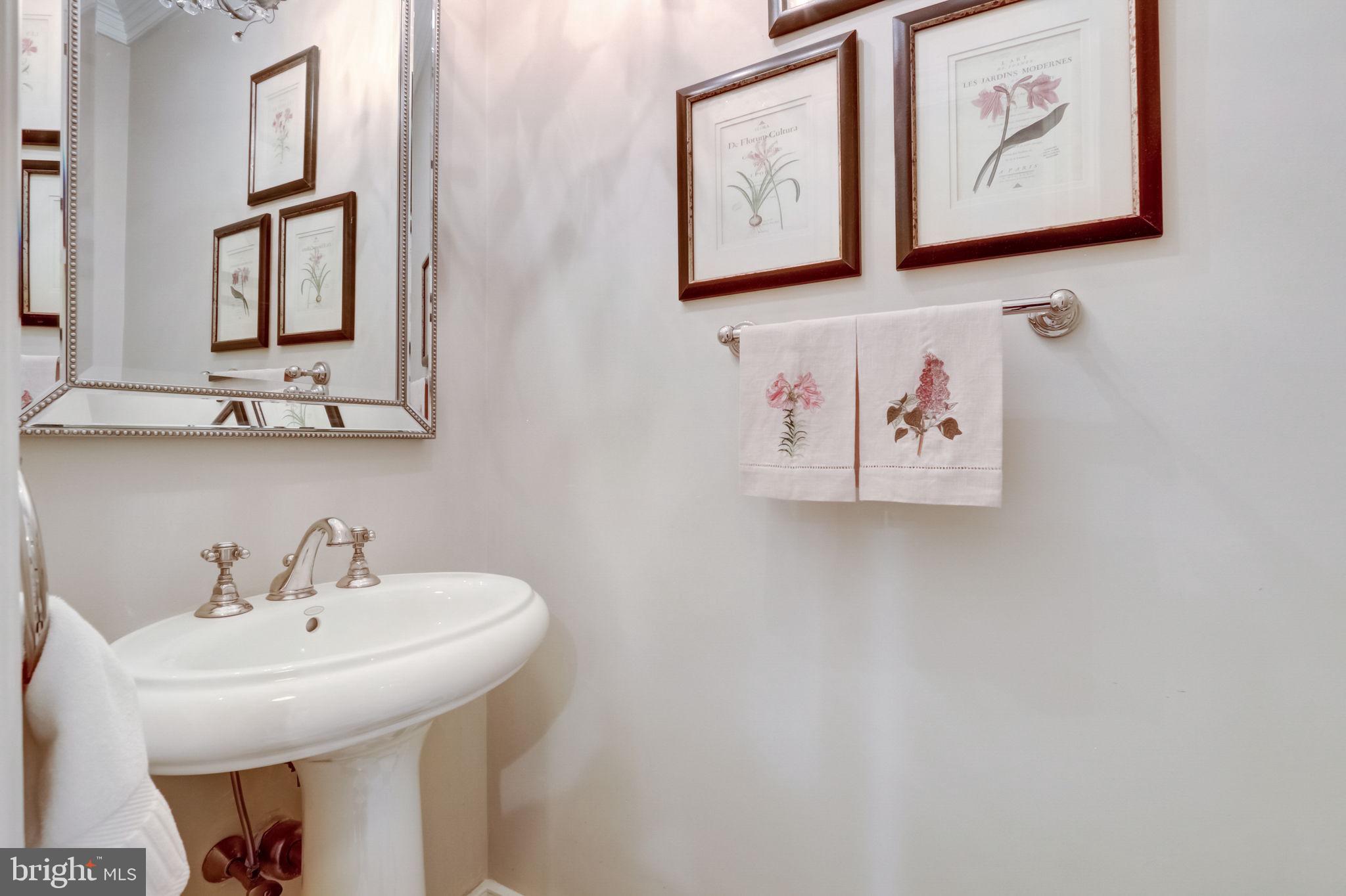 BARCLAY COURT - Residential