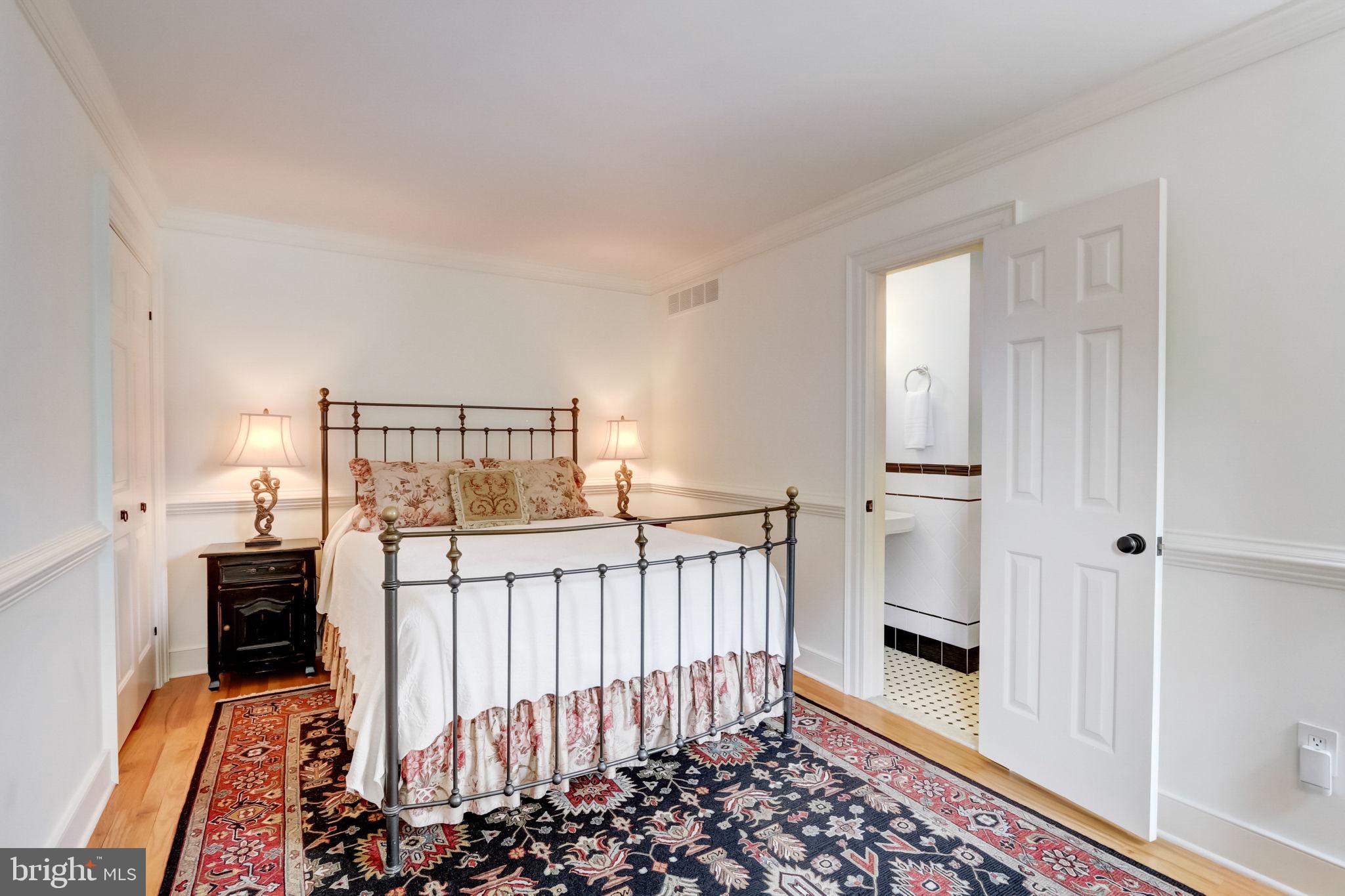 BARCLAY COURT - Residential