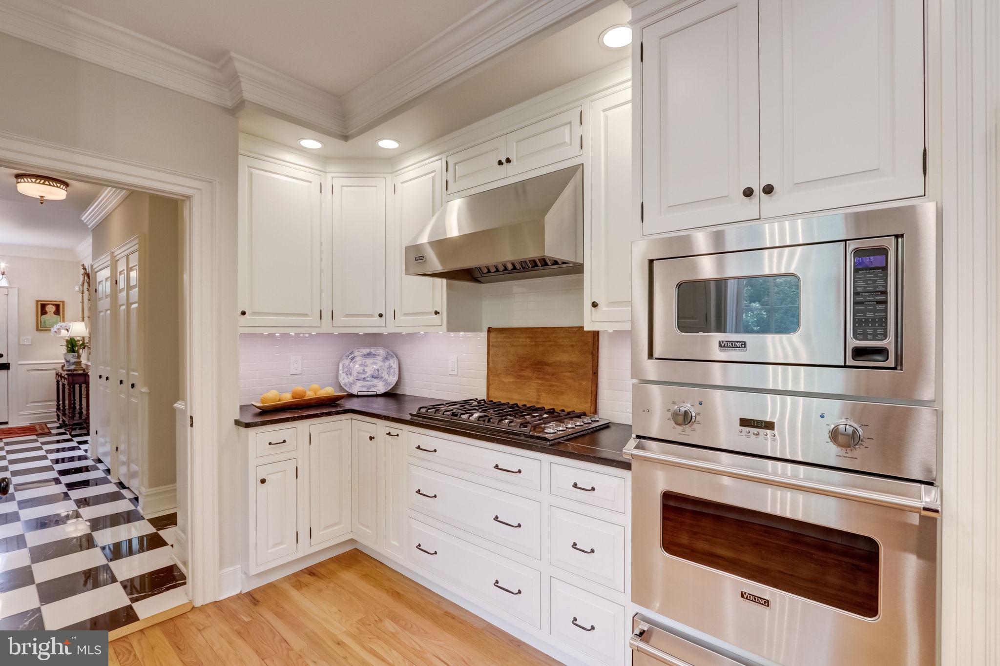 BARCLAY COURT - Residential