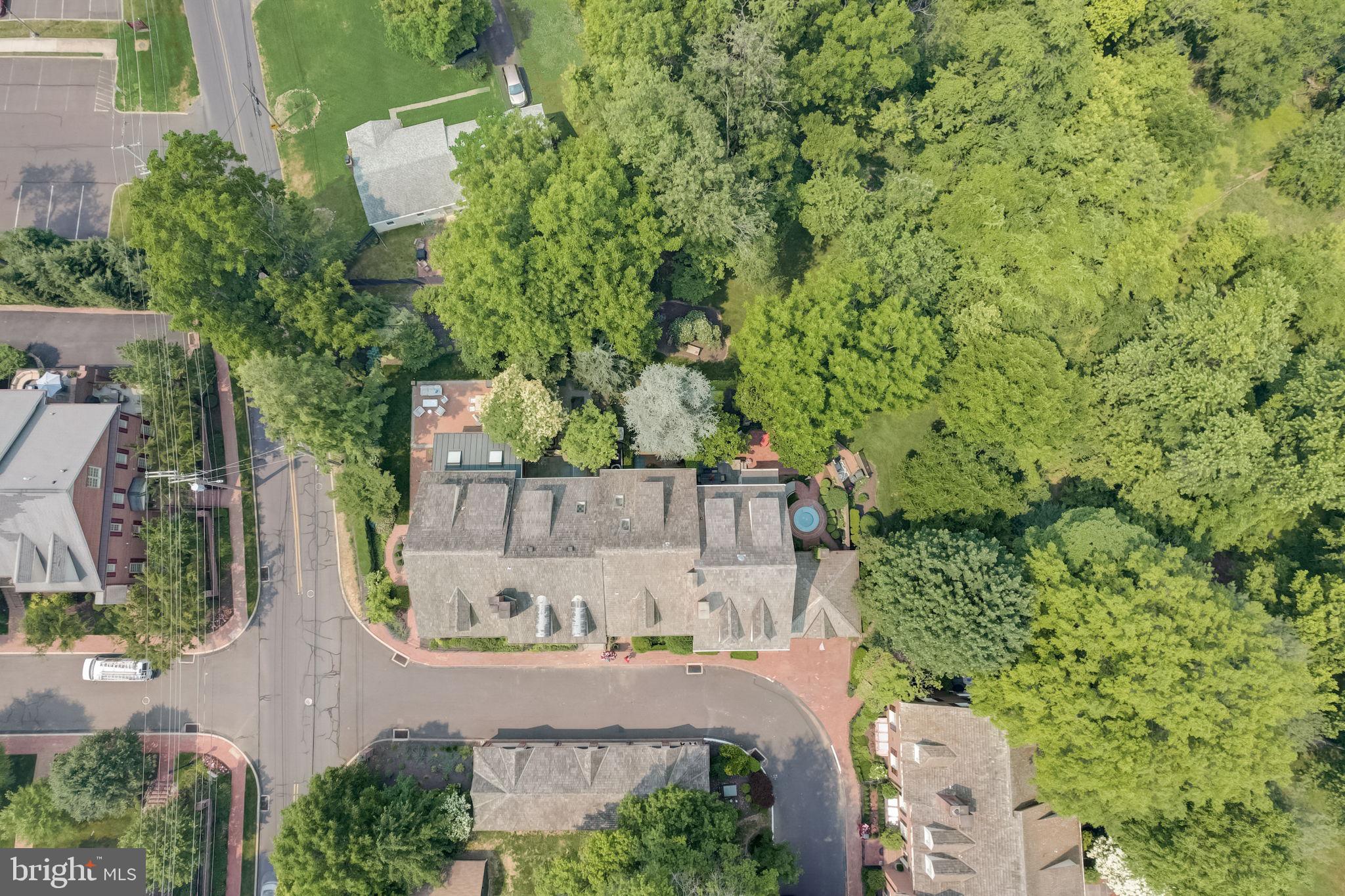 BARCLAY COURT - Residential