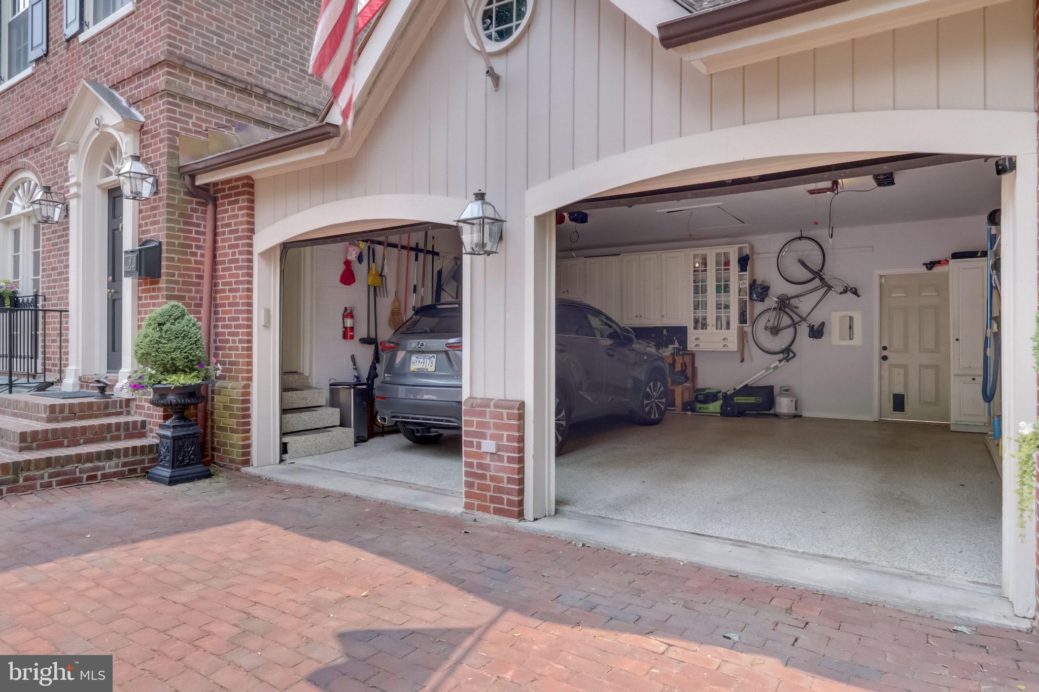 BARCLAY COURT - Residential