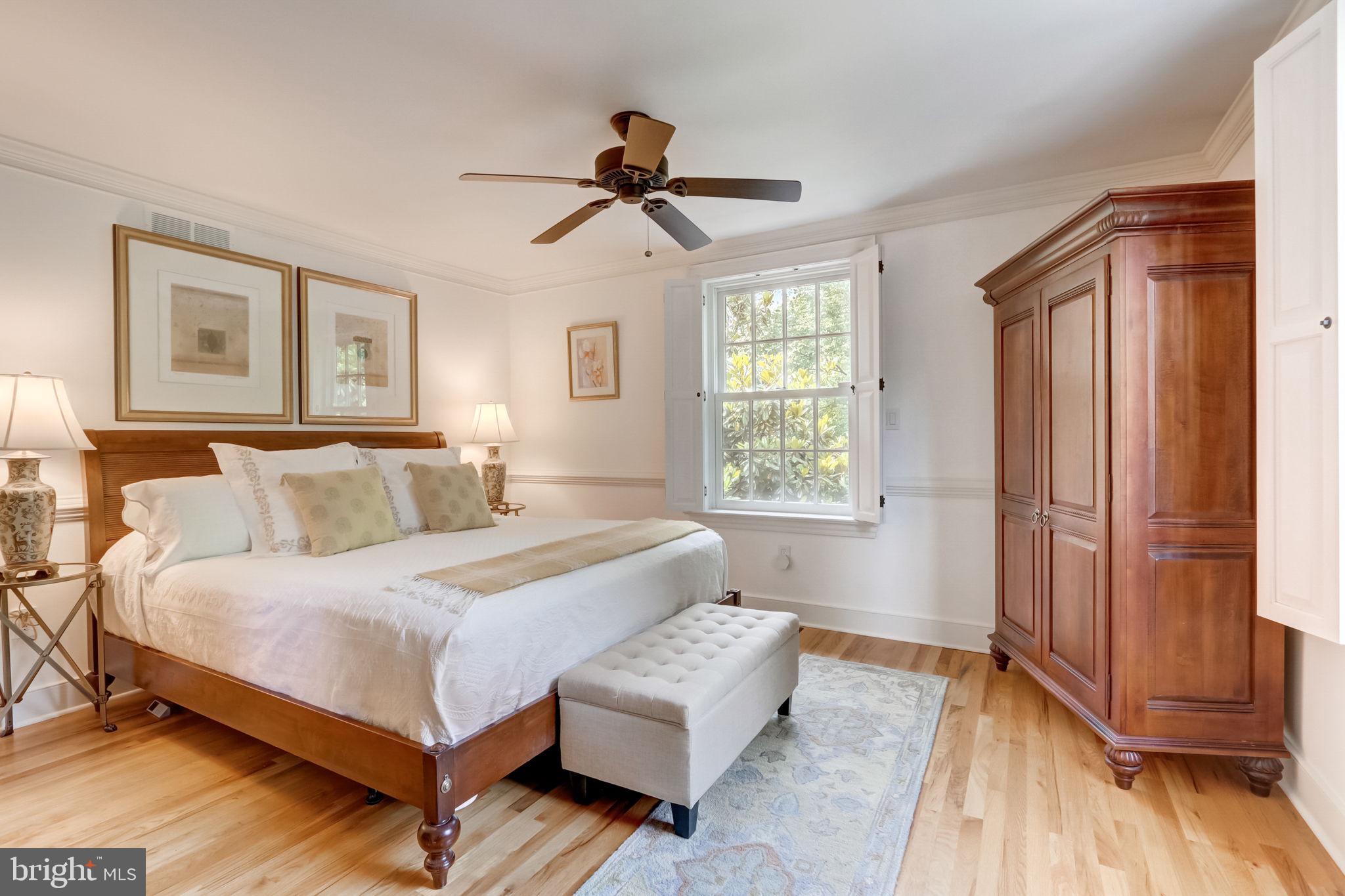 BARCLAY COURT - Residential