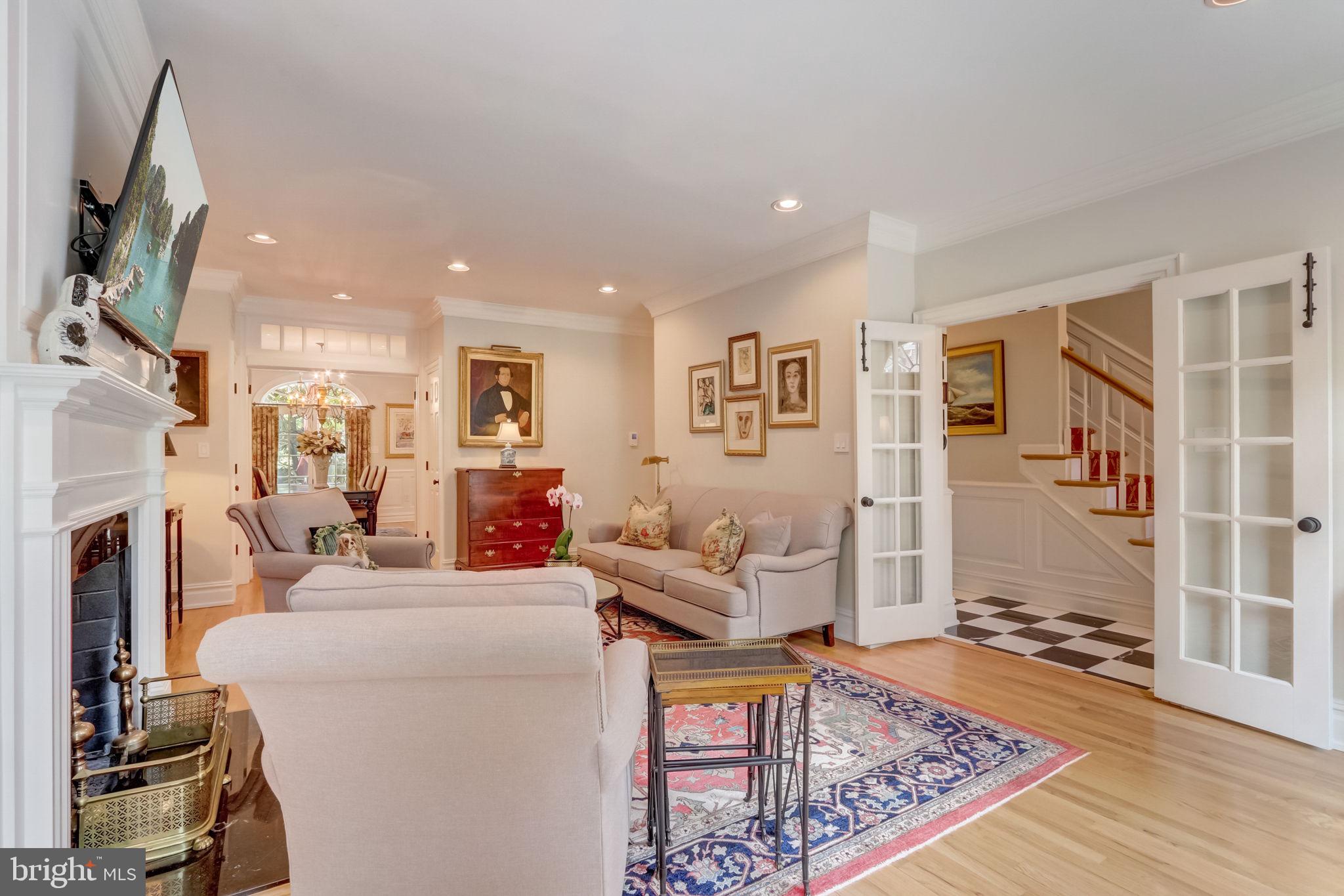 BARCLAY COURT - Residential