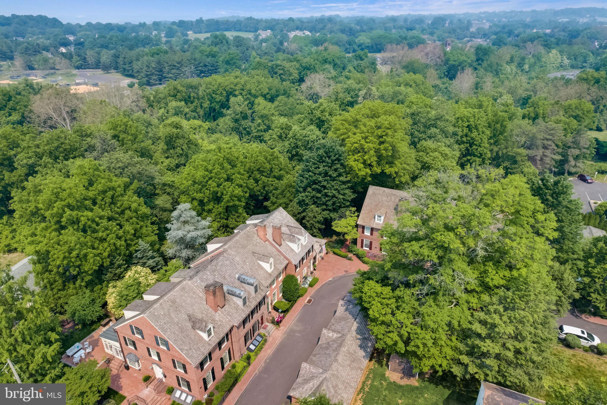 BARCLAY COURT - Residential