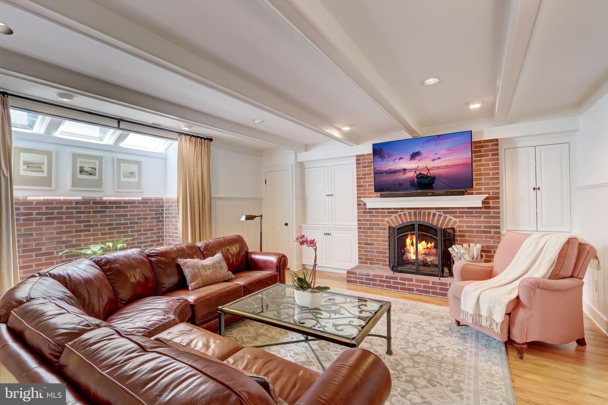 BARCLAY COURT - Residential