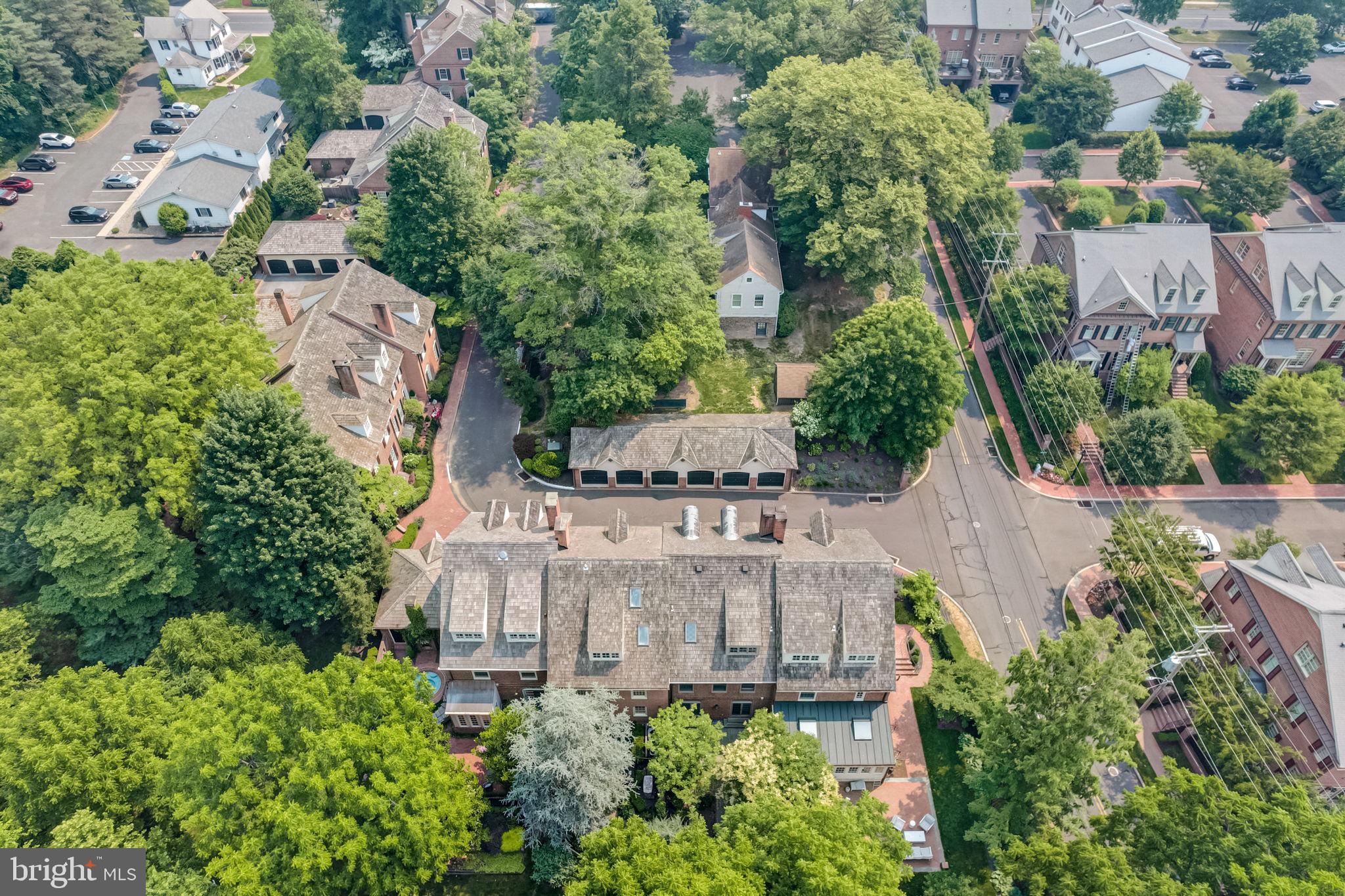 BARCLAY COURT - Residential