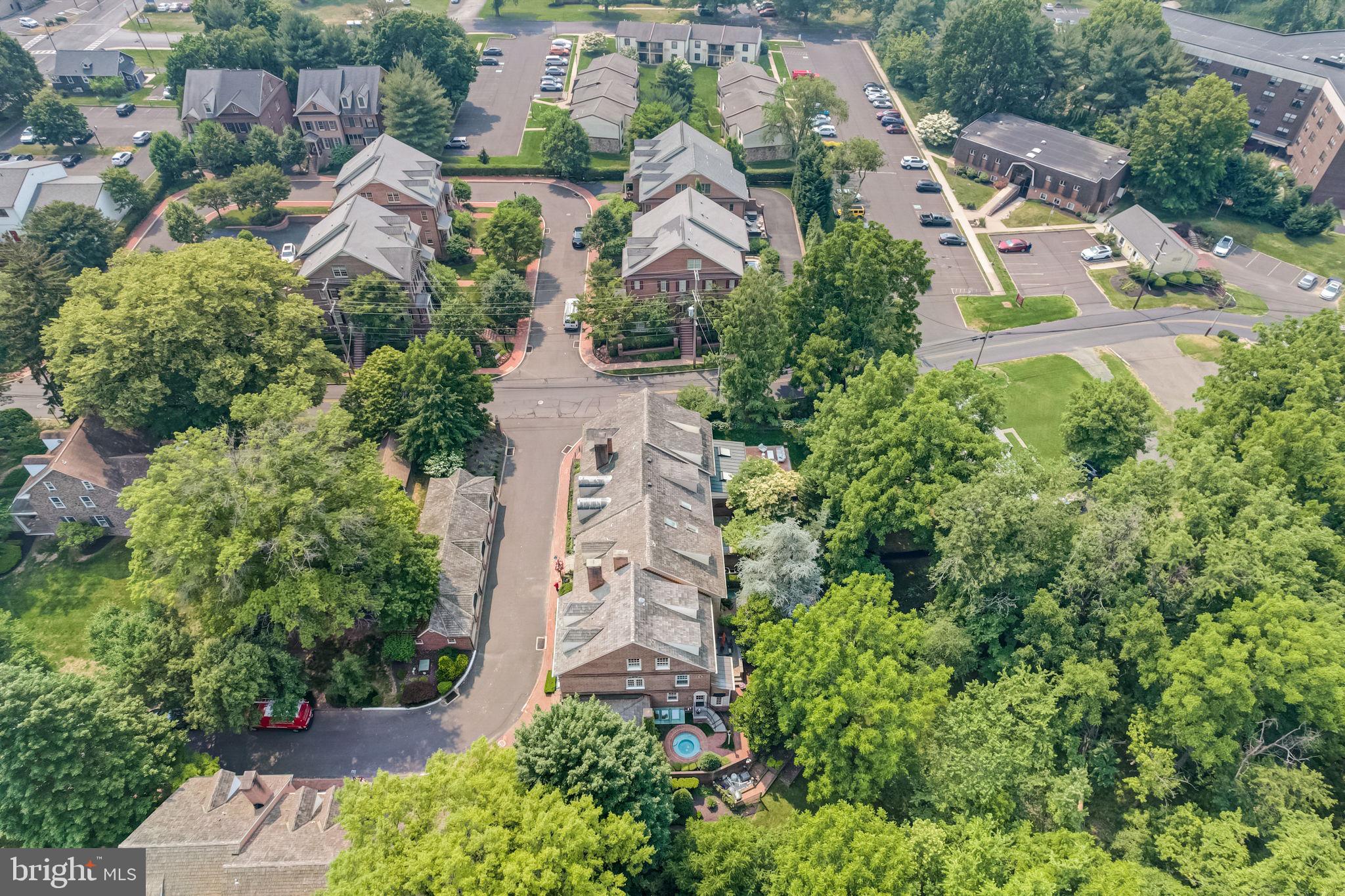 BARCLAY COURT - Residential