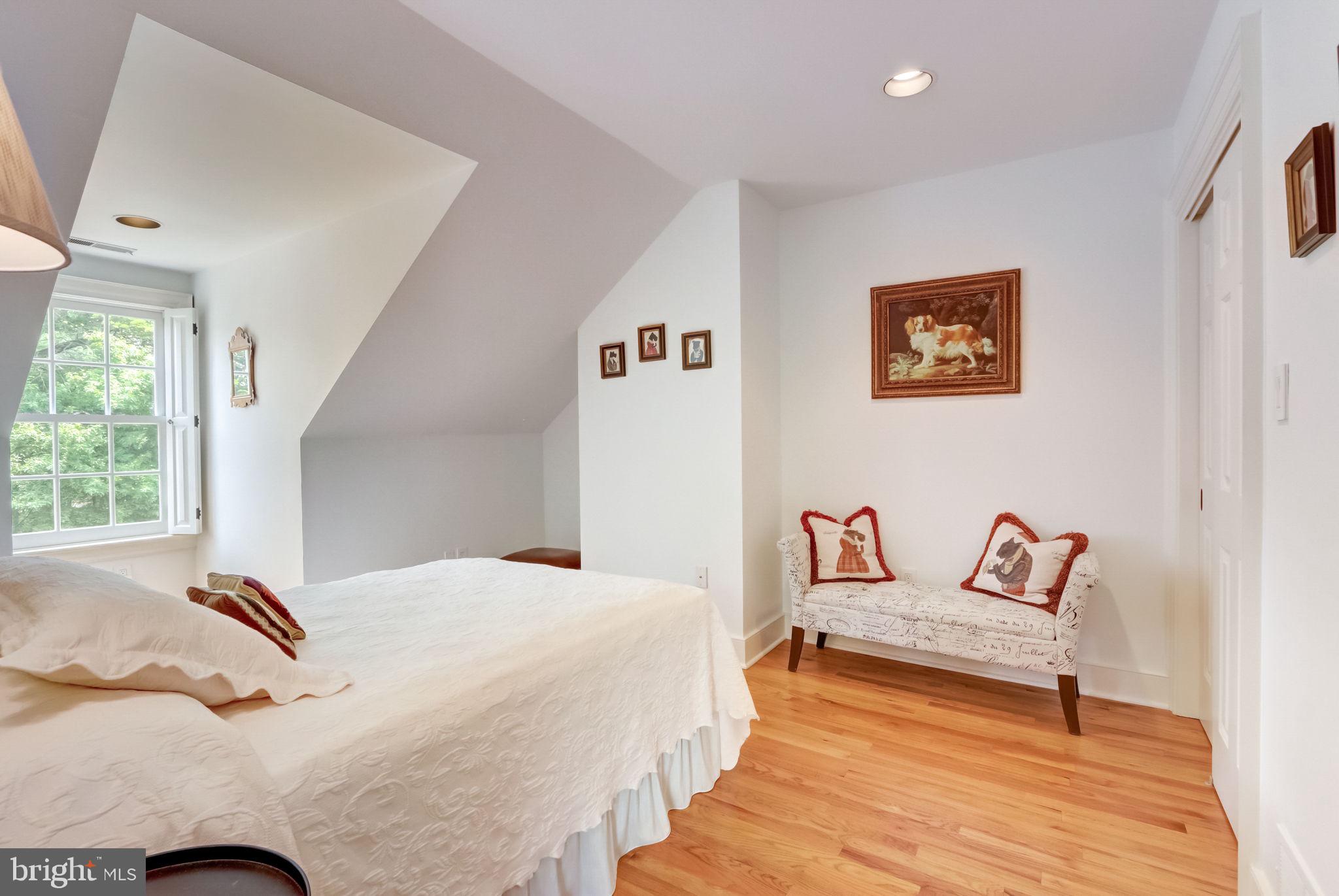 BARCLAY COURT - Residential