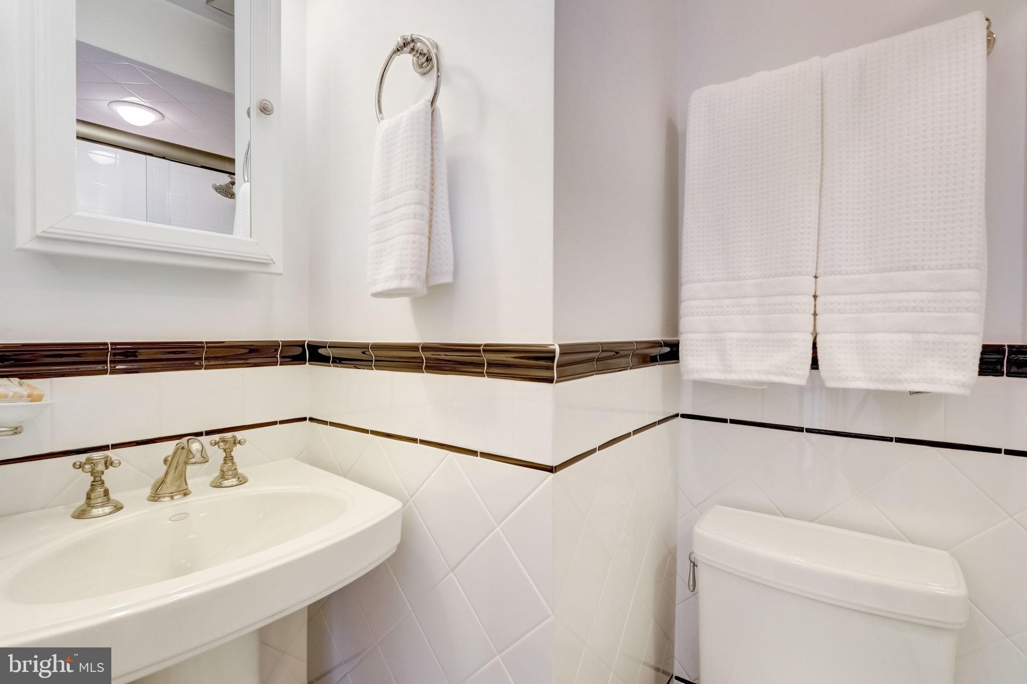 BARCLAY COURT - Residential