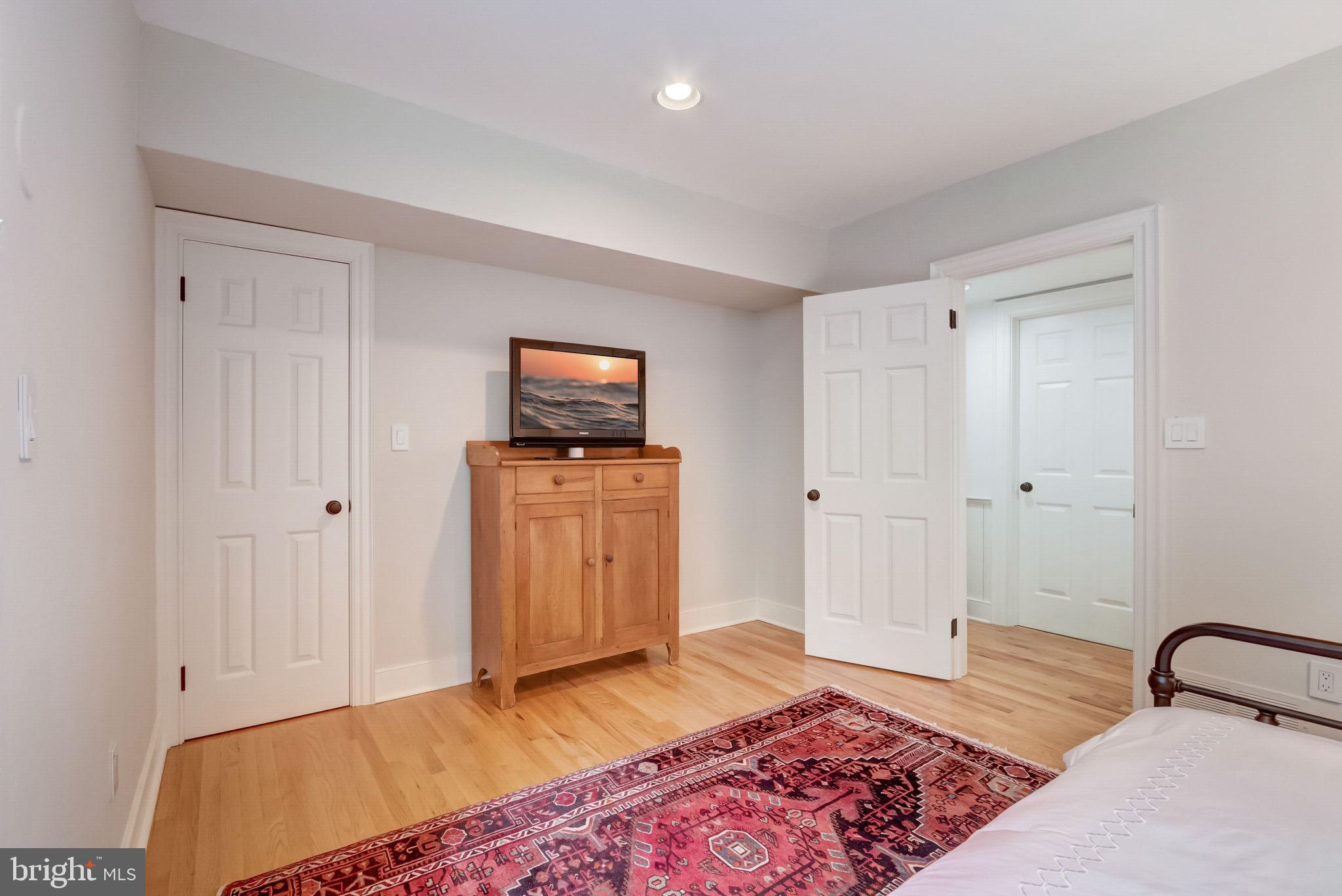 BARCLAY COURT - Residential