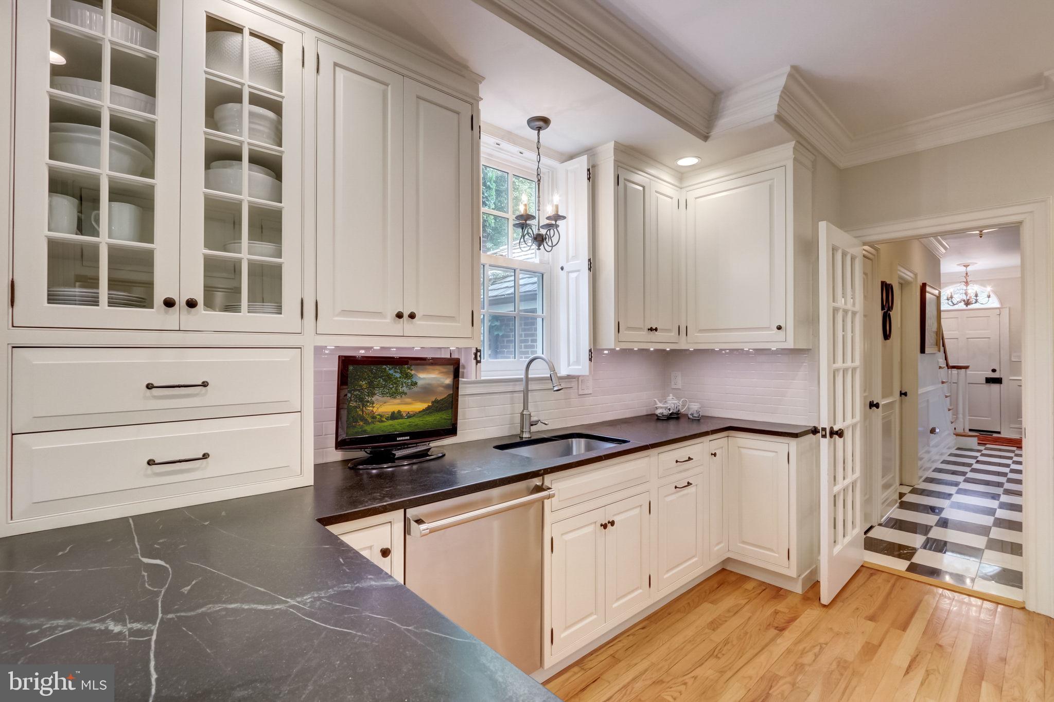 BARCLAY COURT - Residential