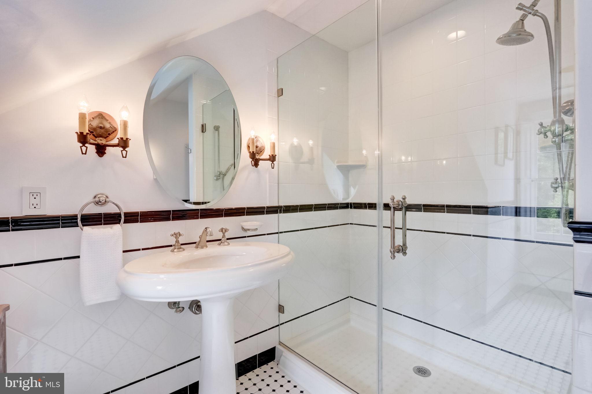 BARCLAY COURT - Residential