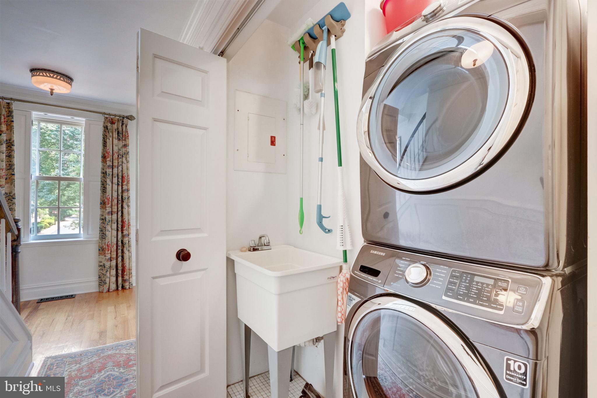 BARCLAY COURT - Residential