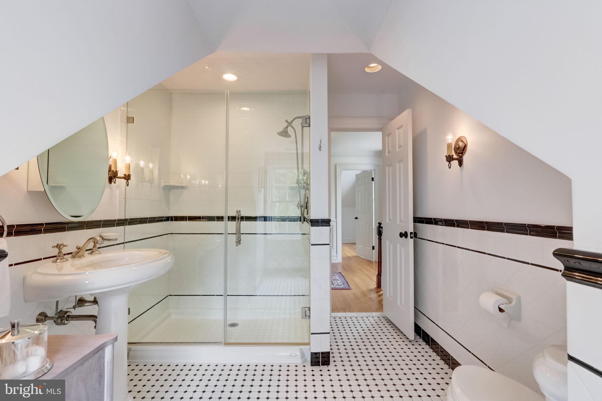 BARCLAY COURT - Residential