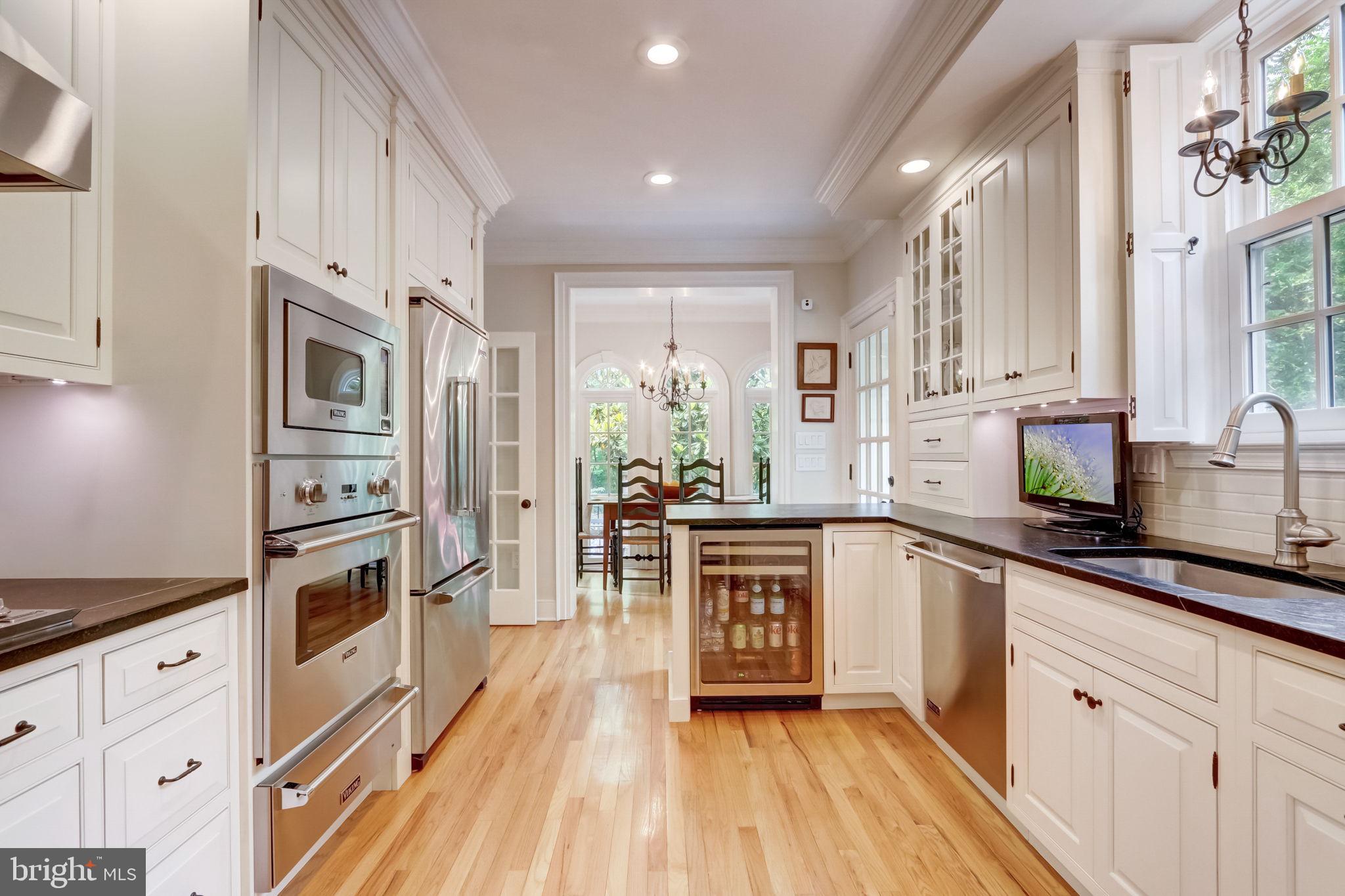 BARCLAY COURT - Residential