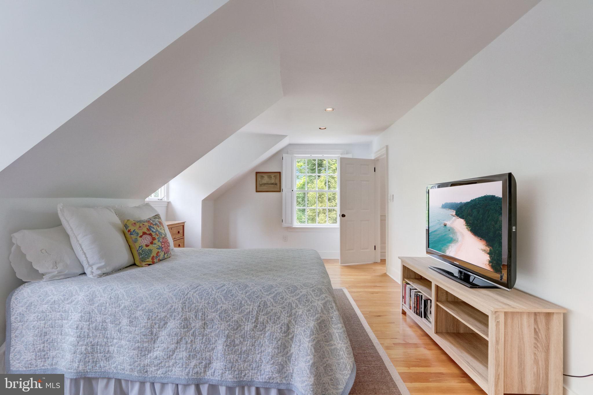 BARCLAY COURT - Residential