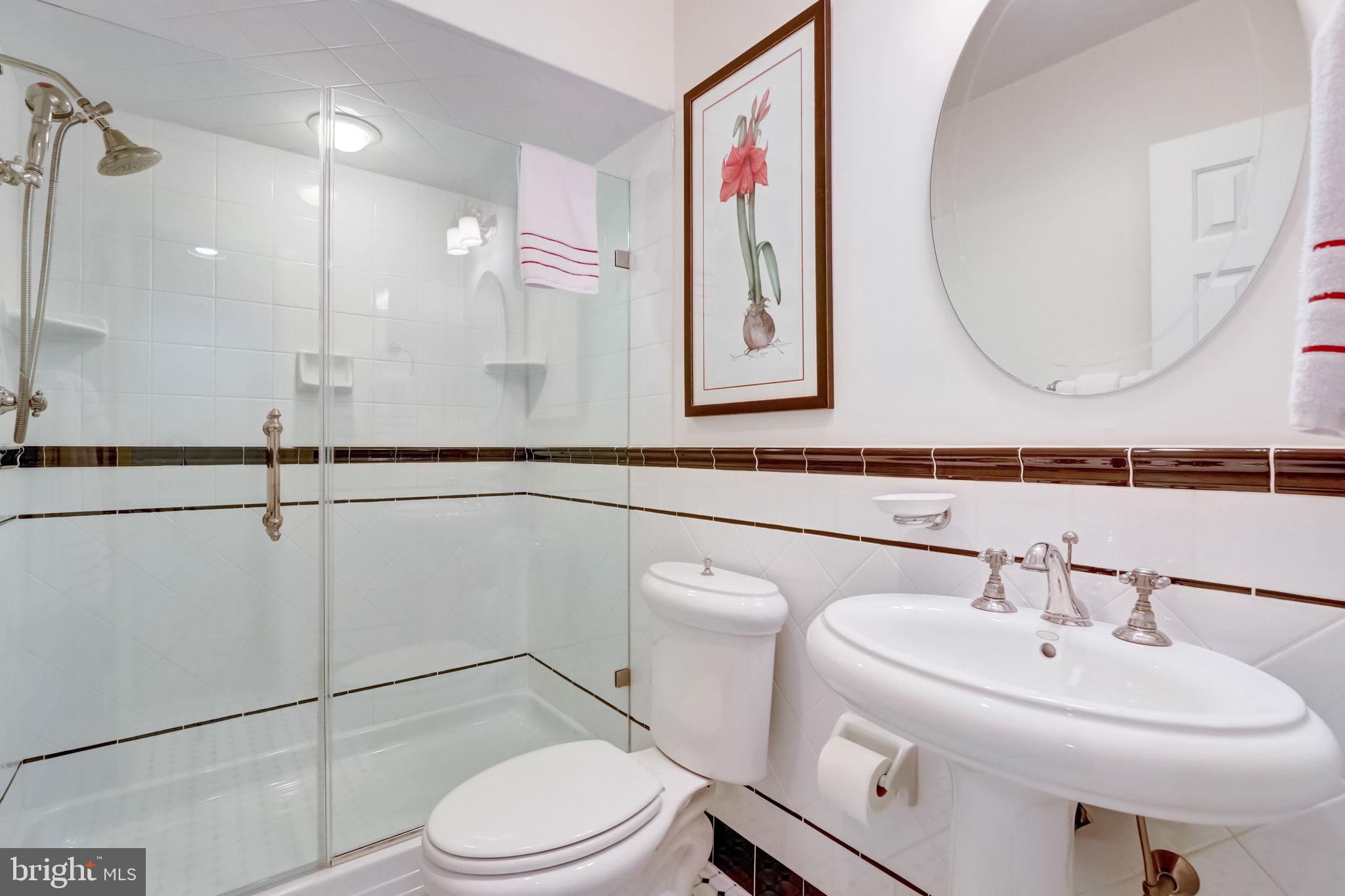 BARCLAY COURT - Residential