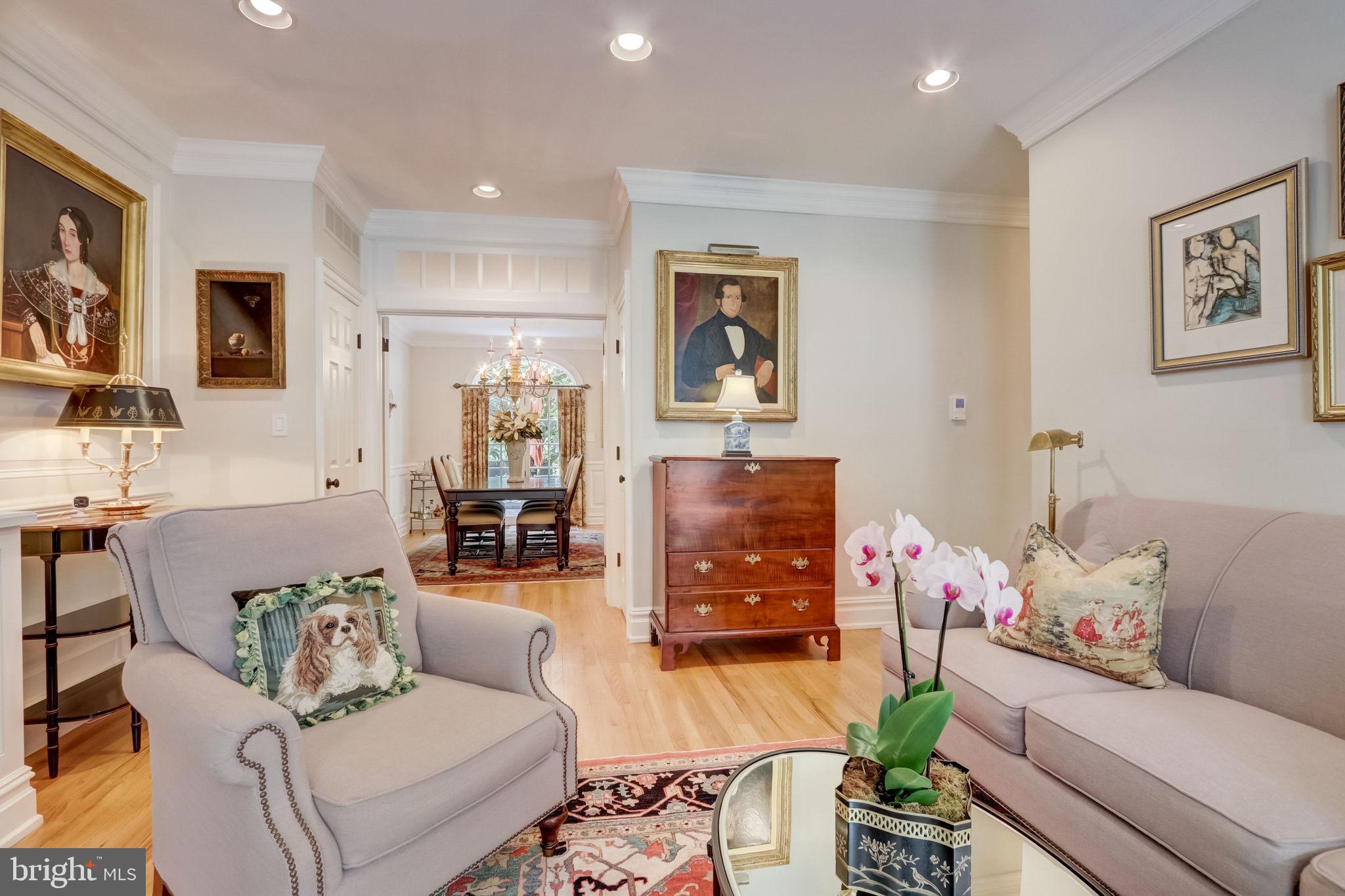 BARCLAY COURT - Residential