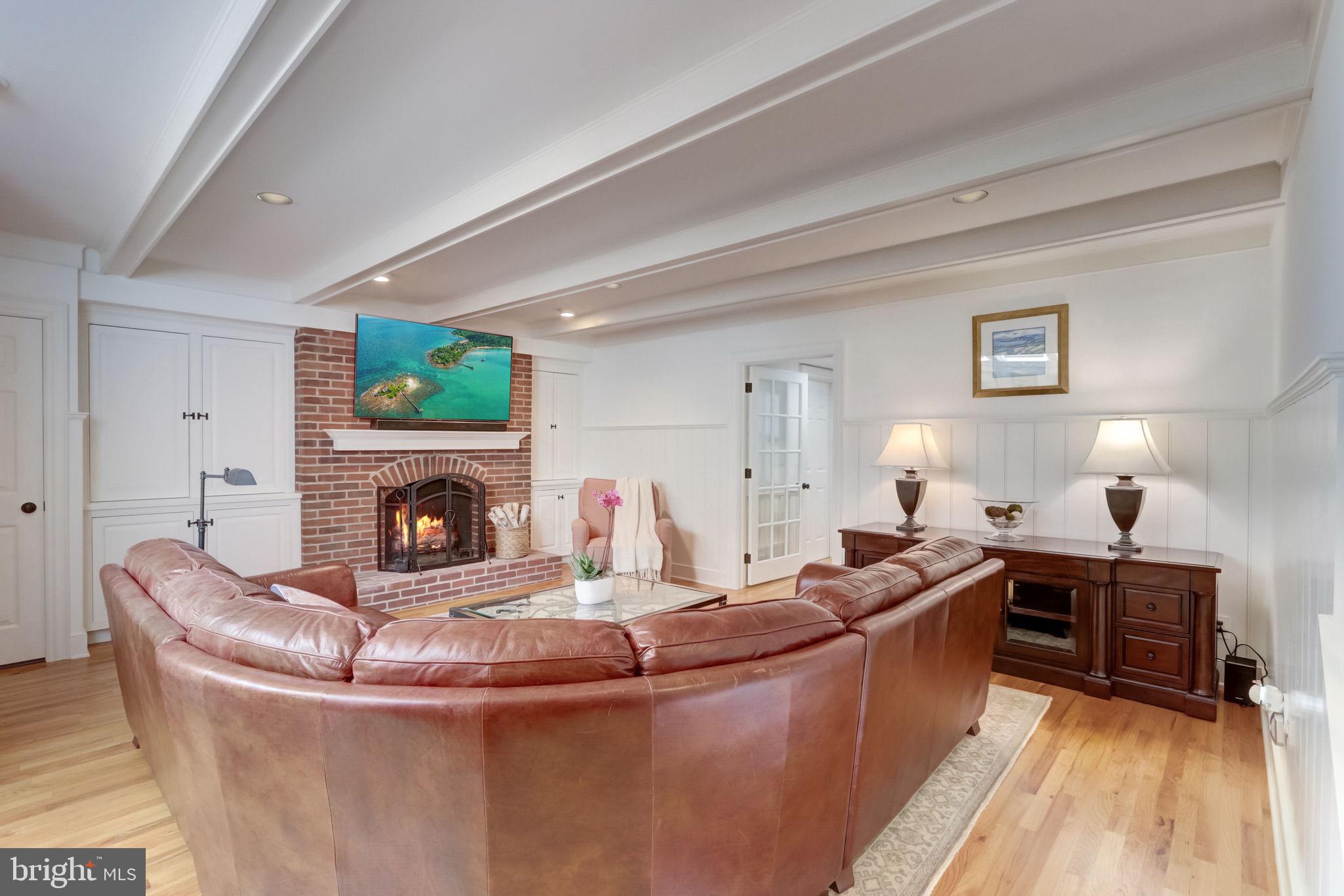 BARCLAY COURT - Residential