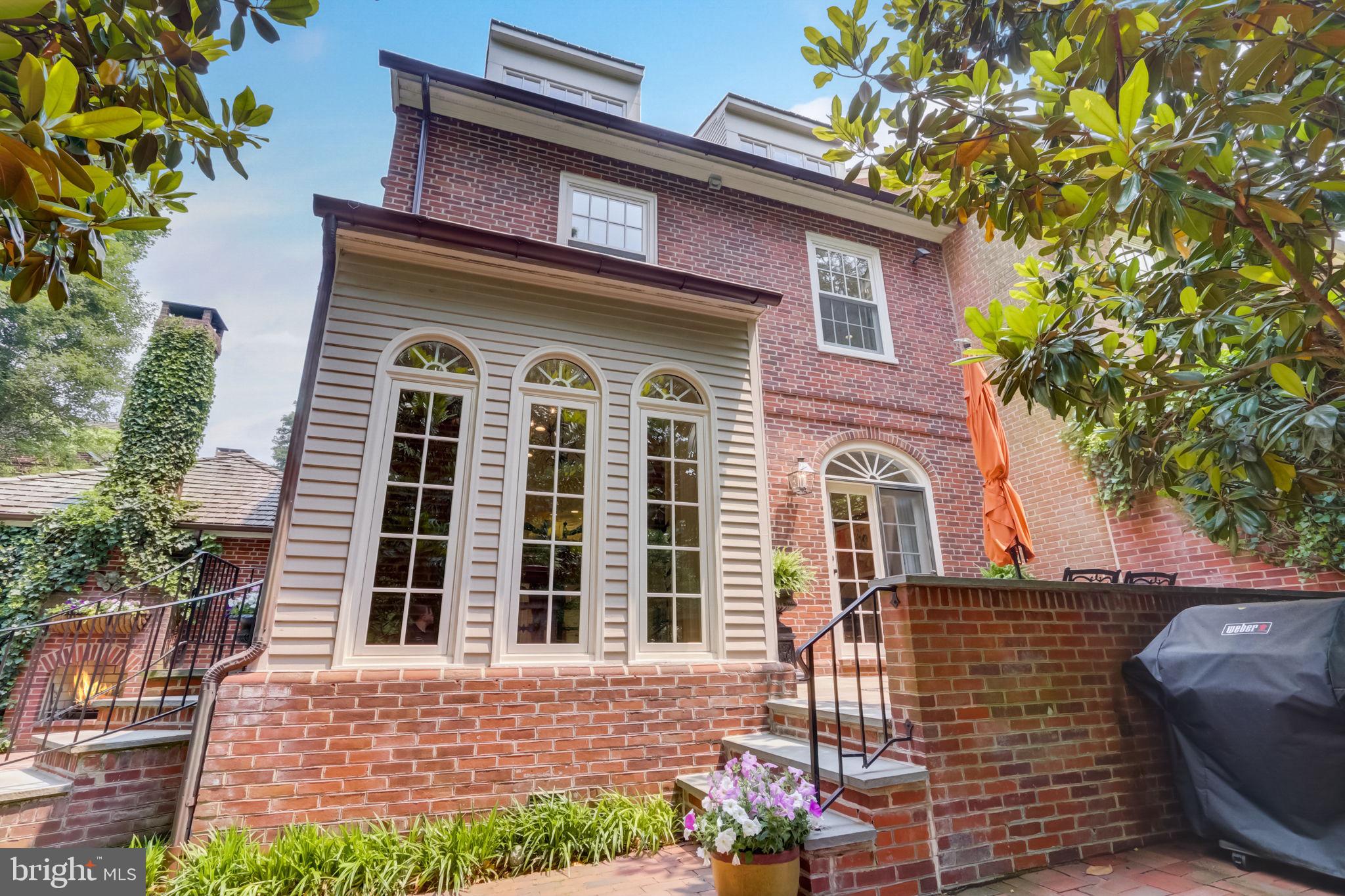 BARCLAY COURT - Residential