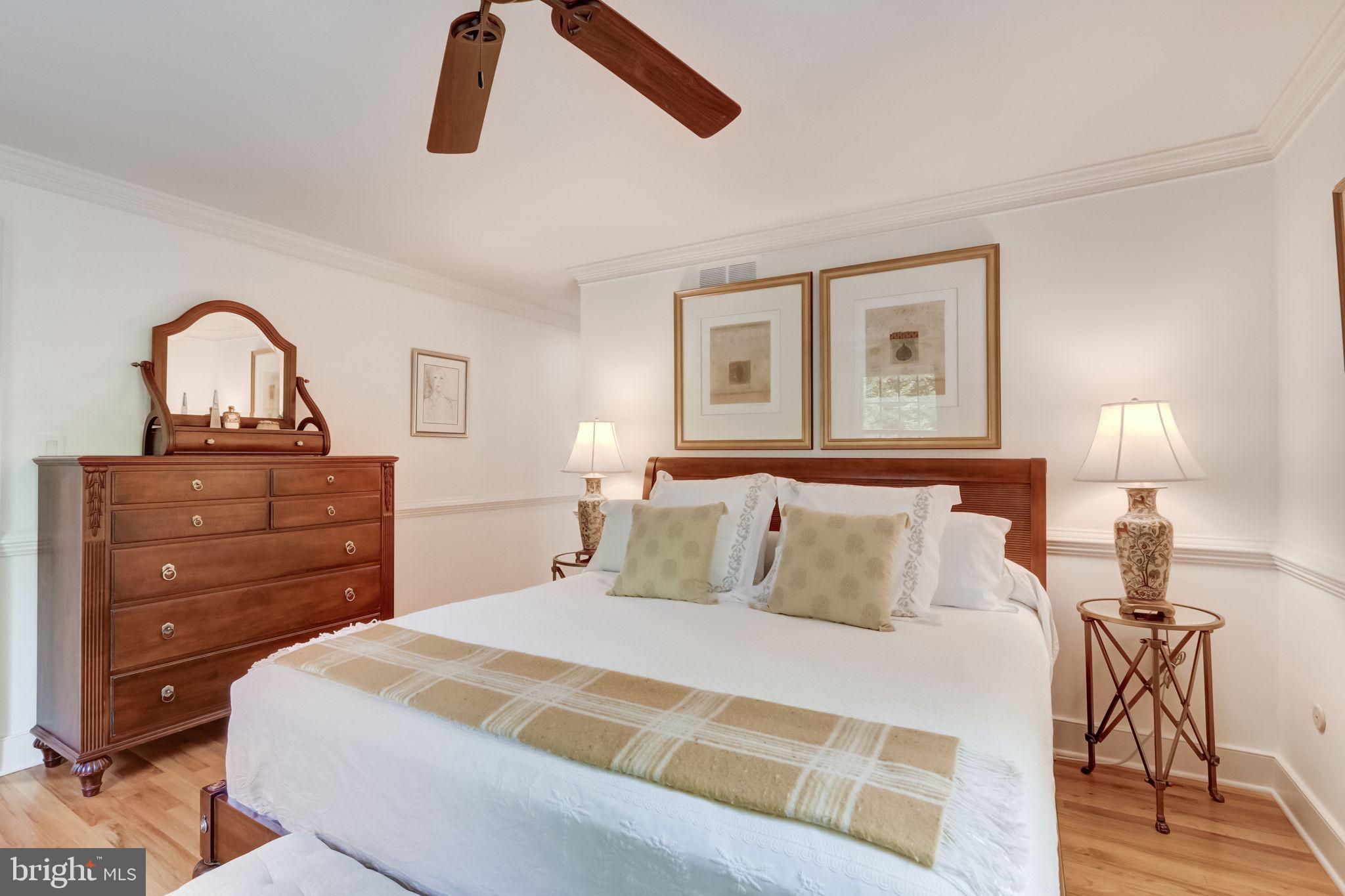 BARCLAY COURT - Residential