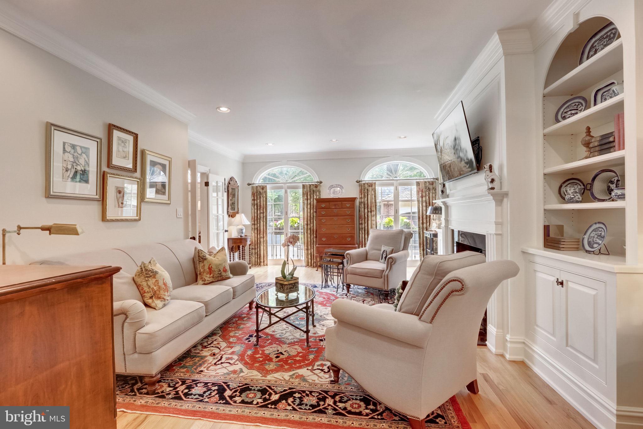 BARCLAY COURT - Residential