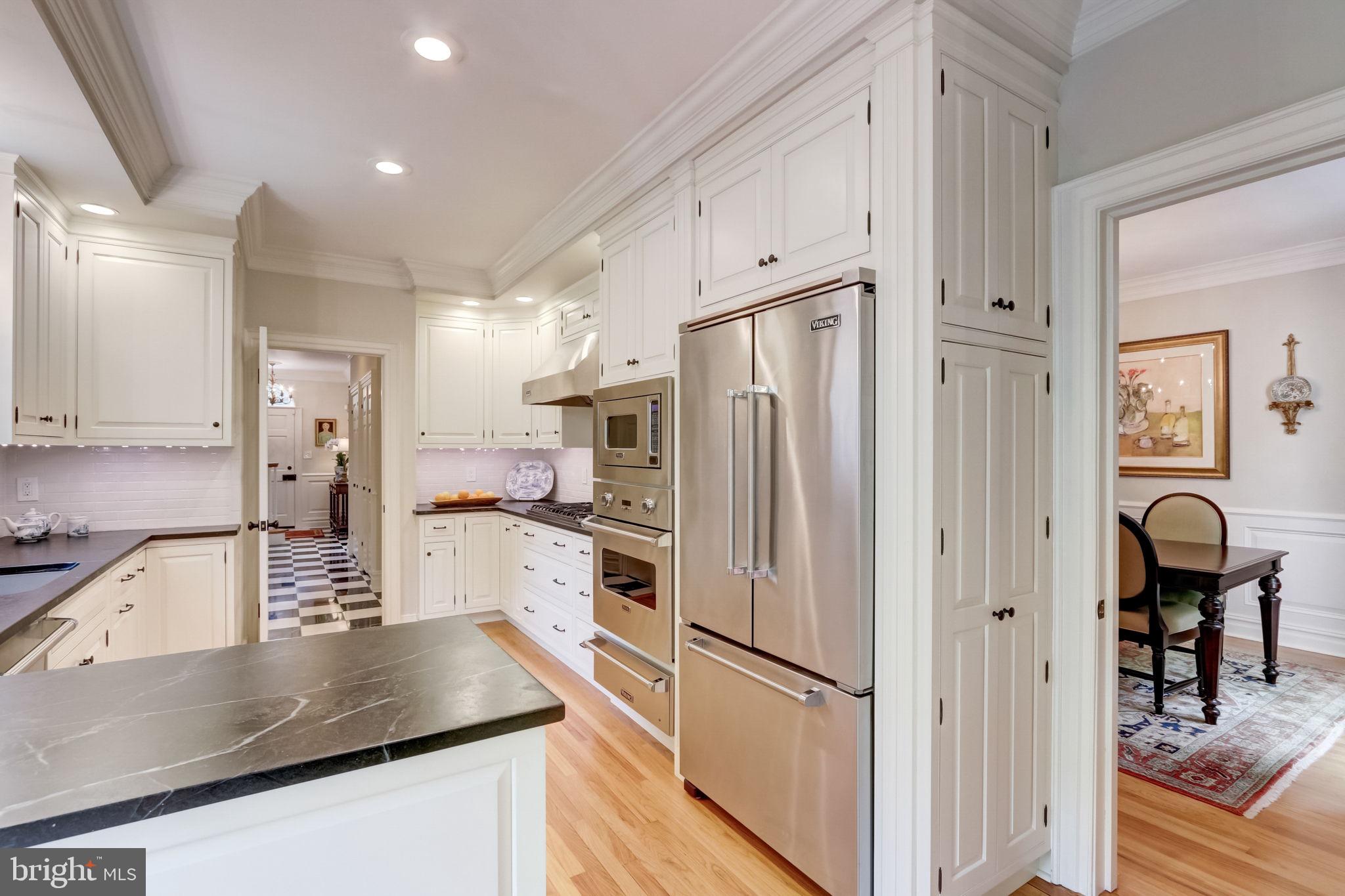 BARCLAY COURT - Residential