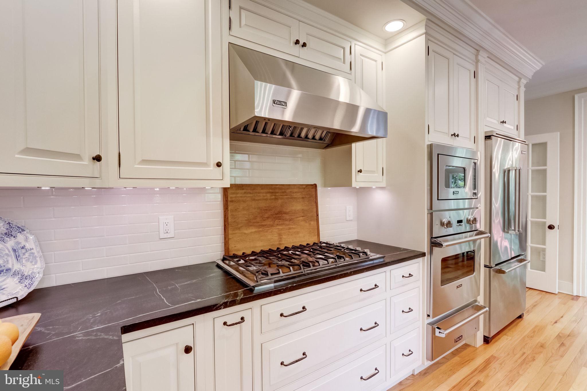 BARCLAY COURT - Residential