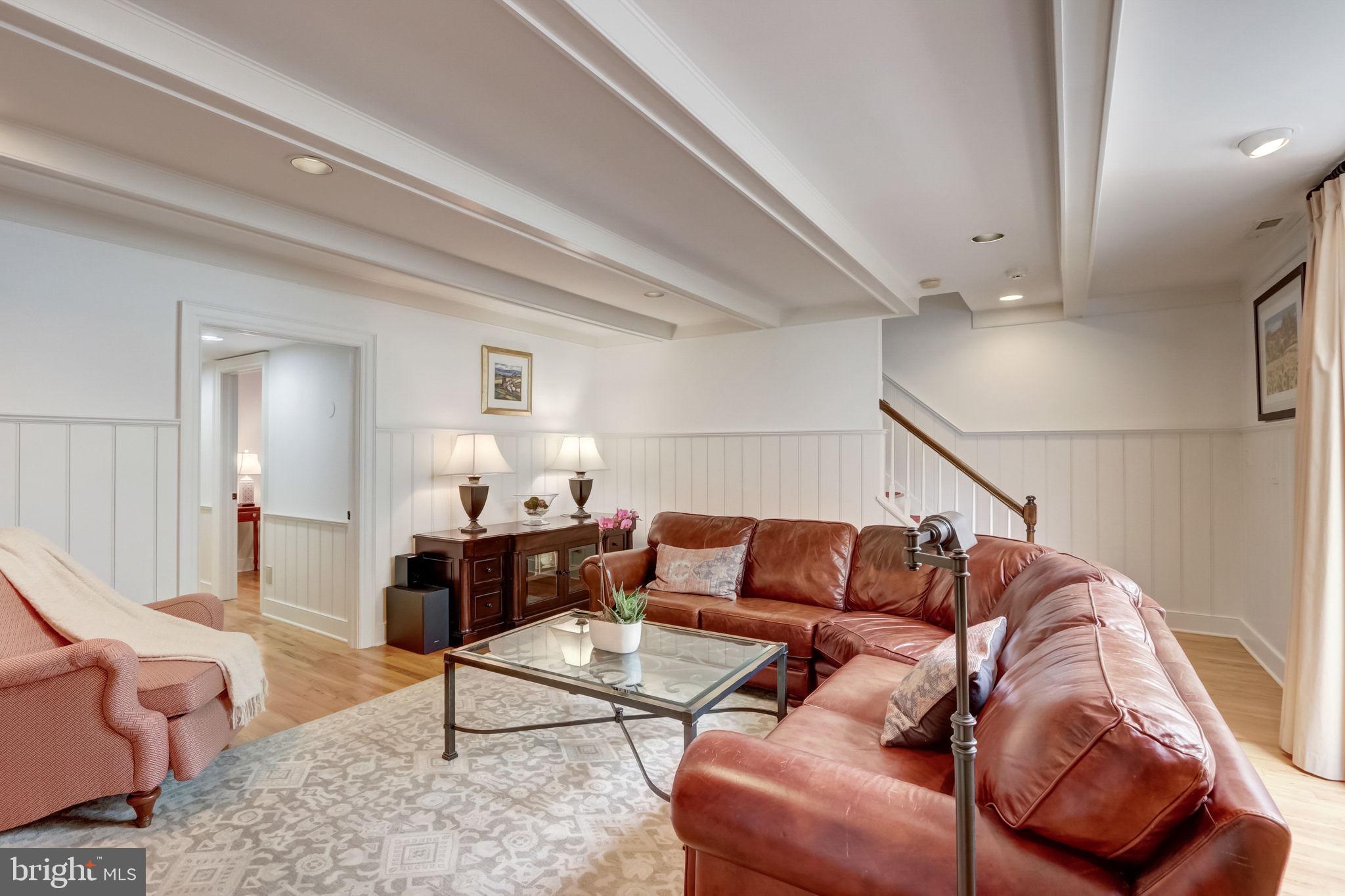 BARCLAY COURT - Residential