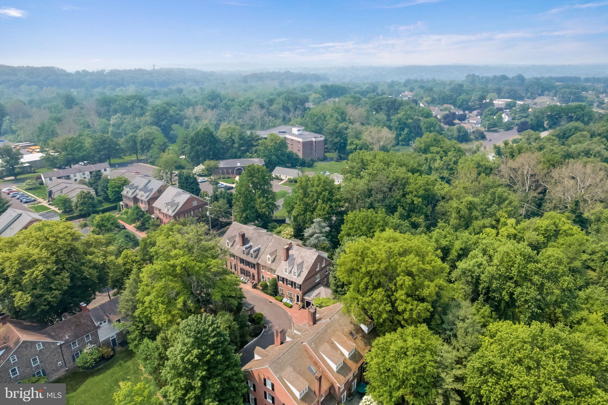BARCLAY COURT - Residential