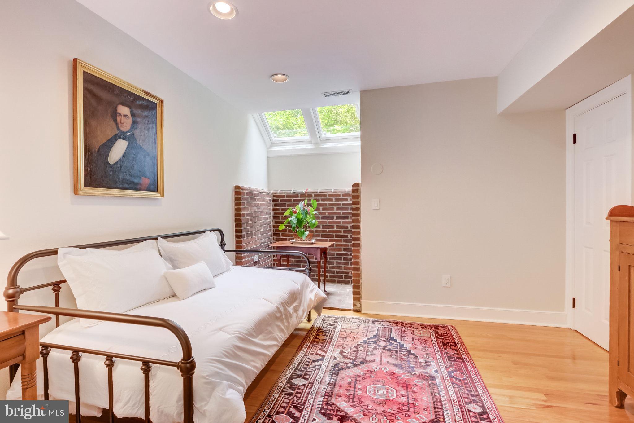 BARCLAY COURT - Residential