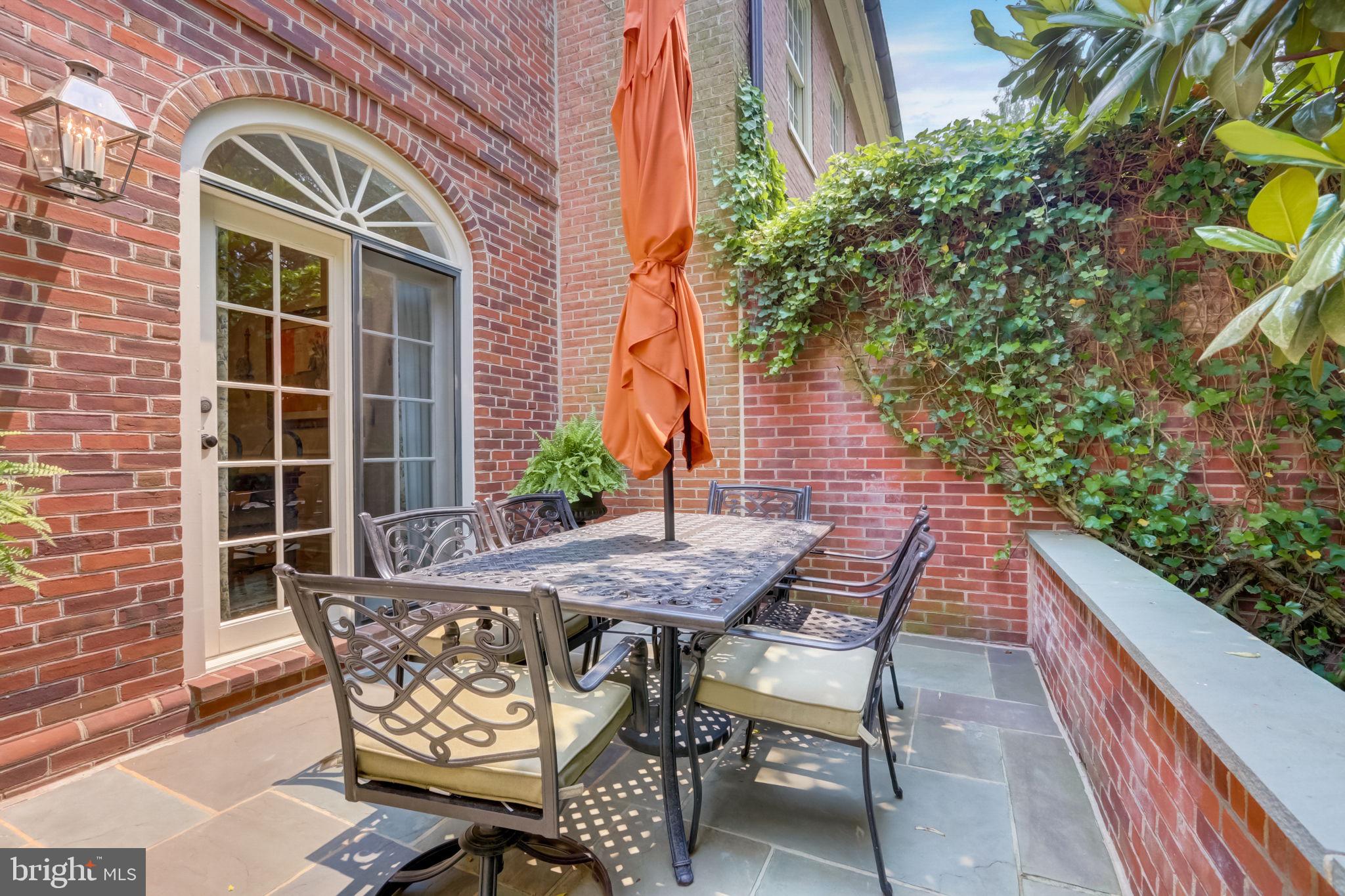 BARCLAY COURT - Residential