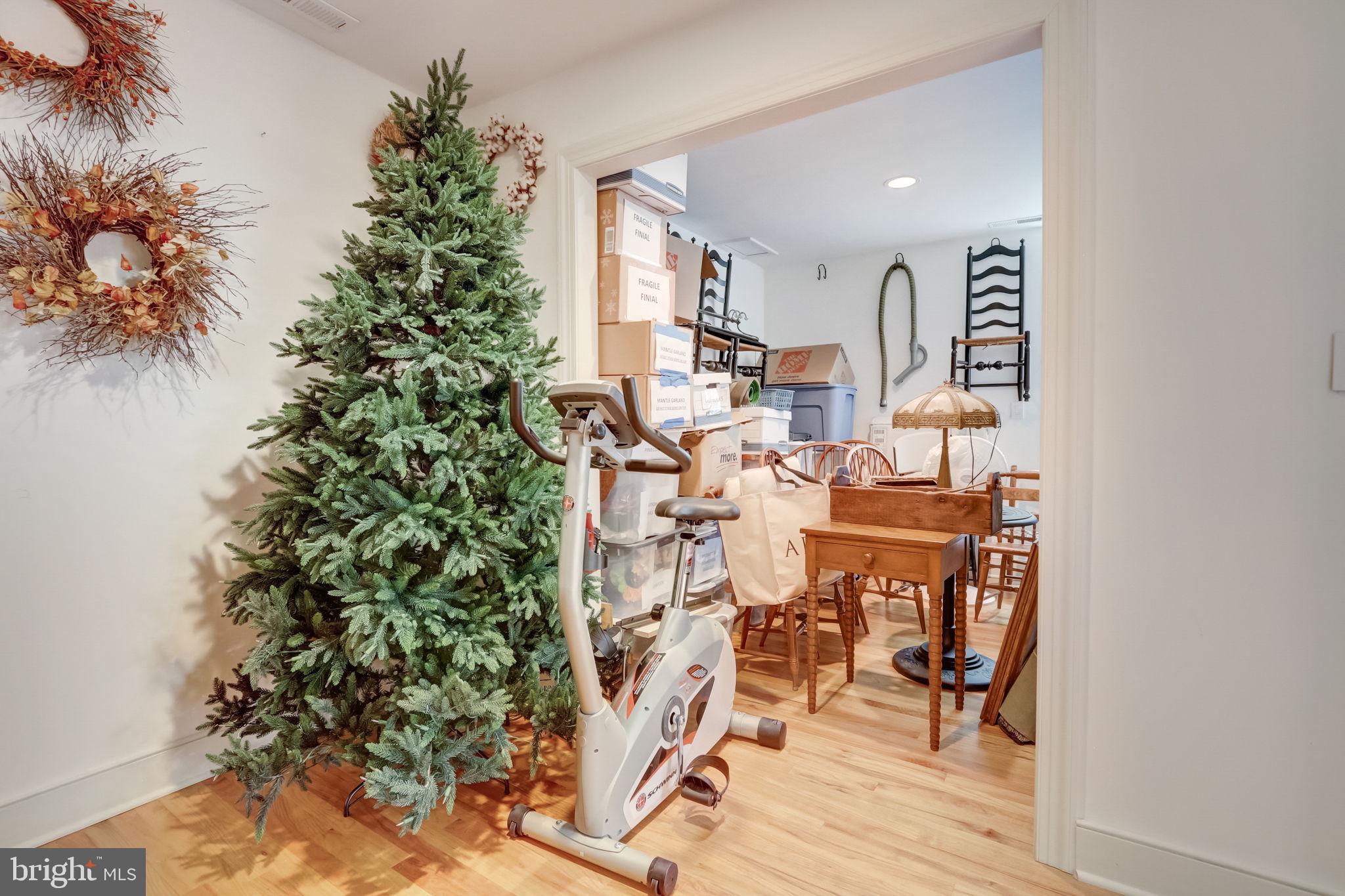 BARCLAY COURT - Residential