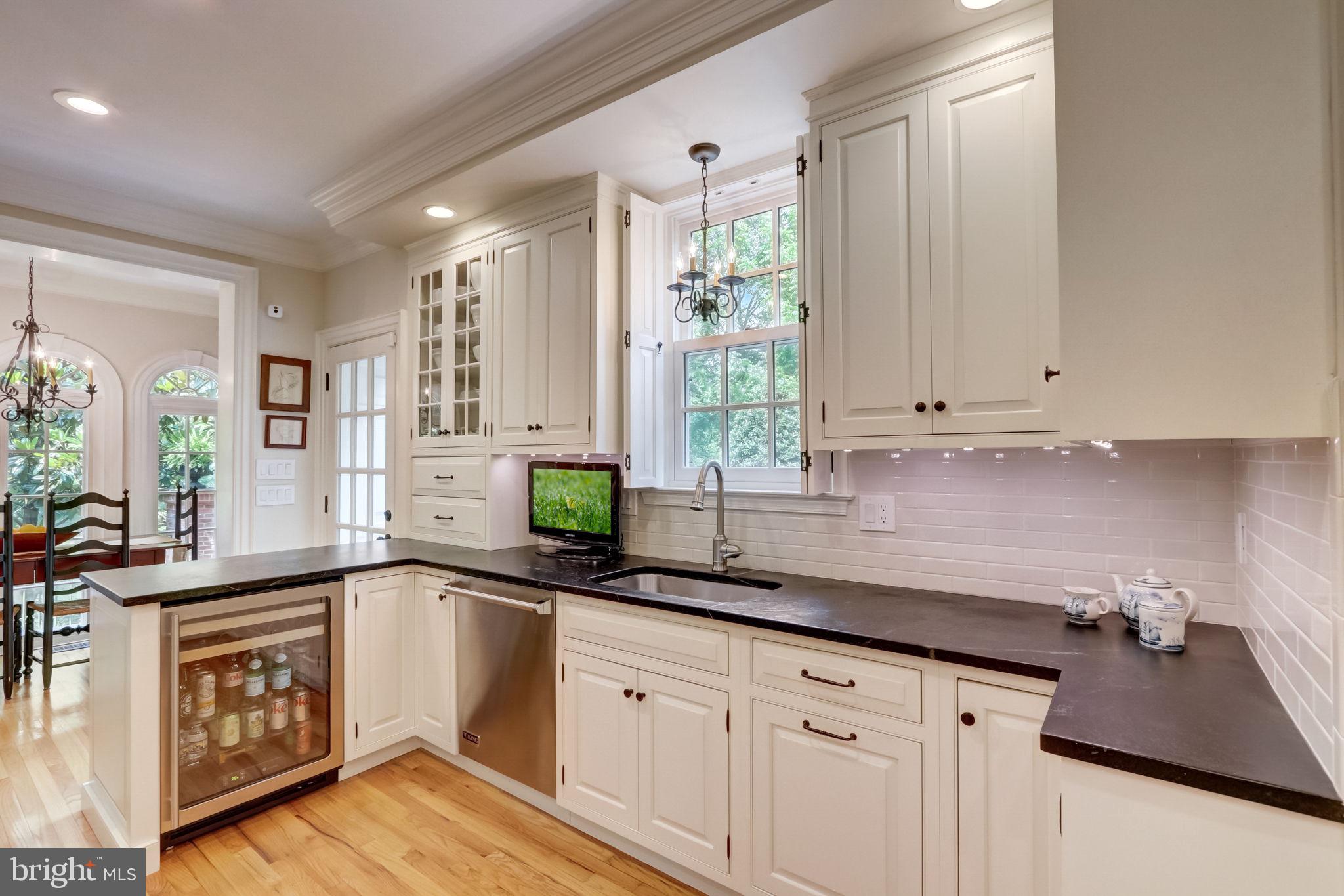 BARCLAY COURT - Residential