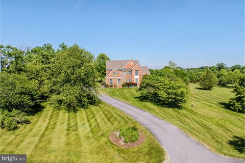 Homes For Sale - 12734 Beebe Court<br/> Loudoun County, LOVETTSVILLE, VA 20180