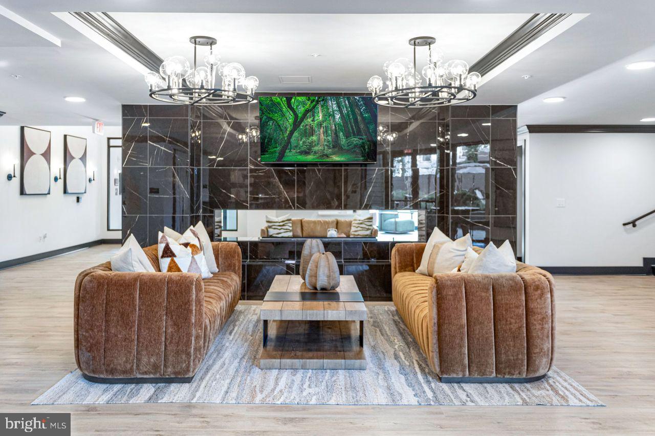 OLD TOWN ALEXANDRIA - Residential