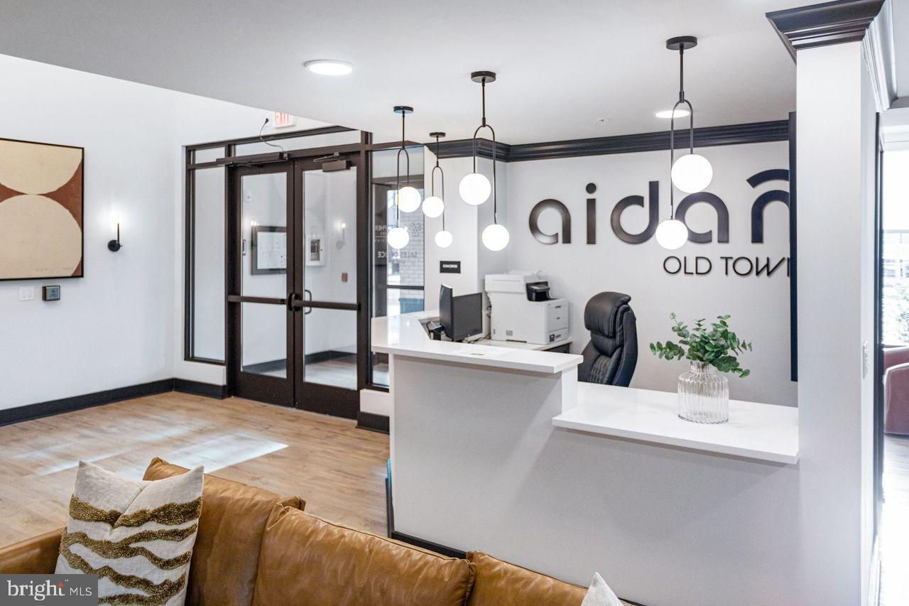 OLD TOWN ALEXANDRIA - Residential