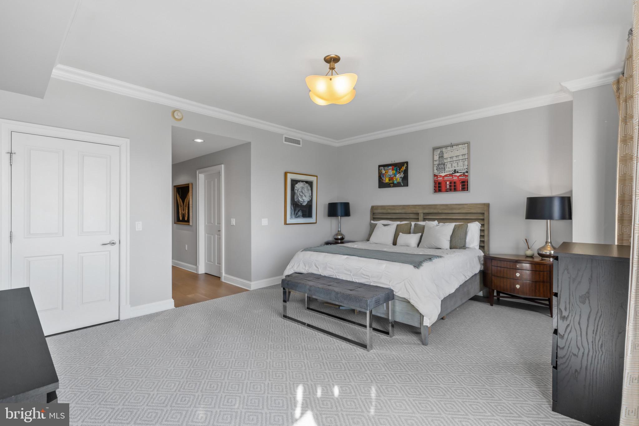 THE RITZ-CARLTON RESIDENCES - Residential Lease