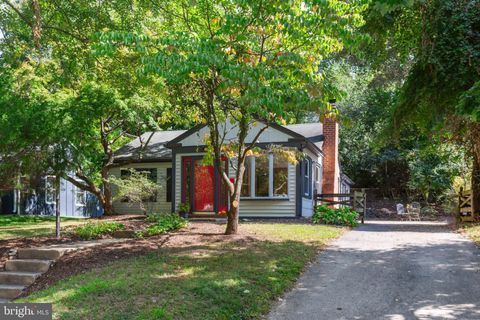 Photo of 10209 Drumm Avenue, KENSINGTON, MD 20895 (MLS # MDMC2149718) Photo of 10209 Drumm Avenue, KENSINGTON, MD 20895 (MLS # MDMC2149718)