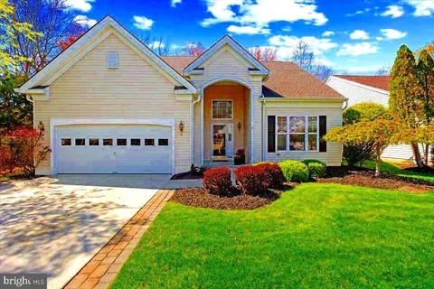 130 Lowell Drive, Marlton, NJ MLS: NJBL2085196