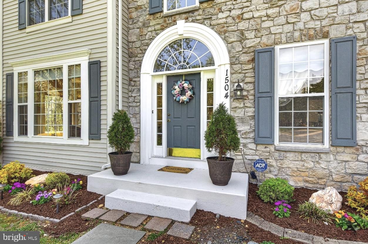 1504 OAKVILLE COURT
