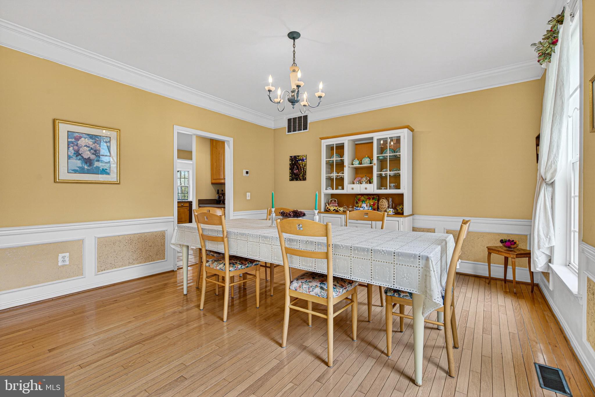1504 OAKVILLE COURT