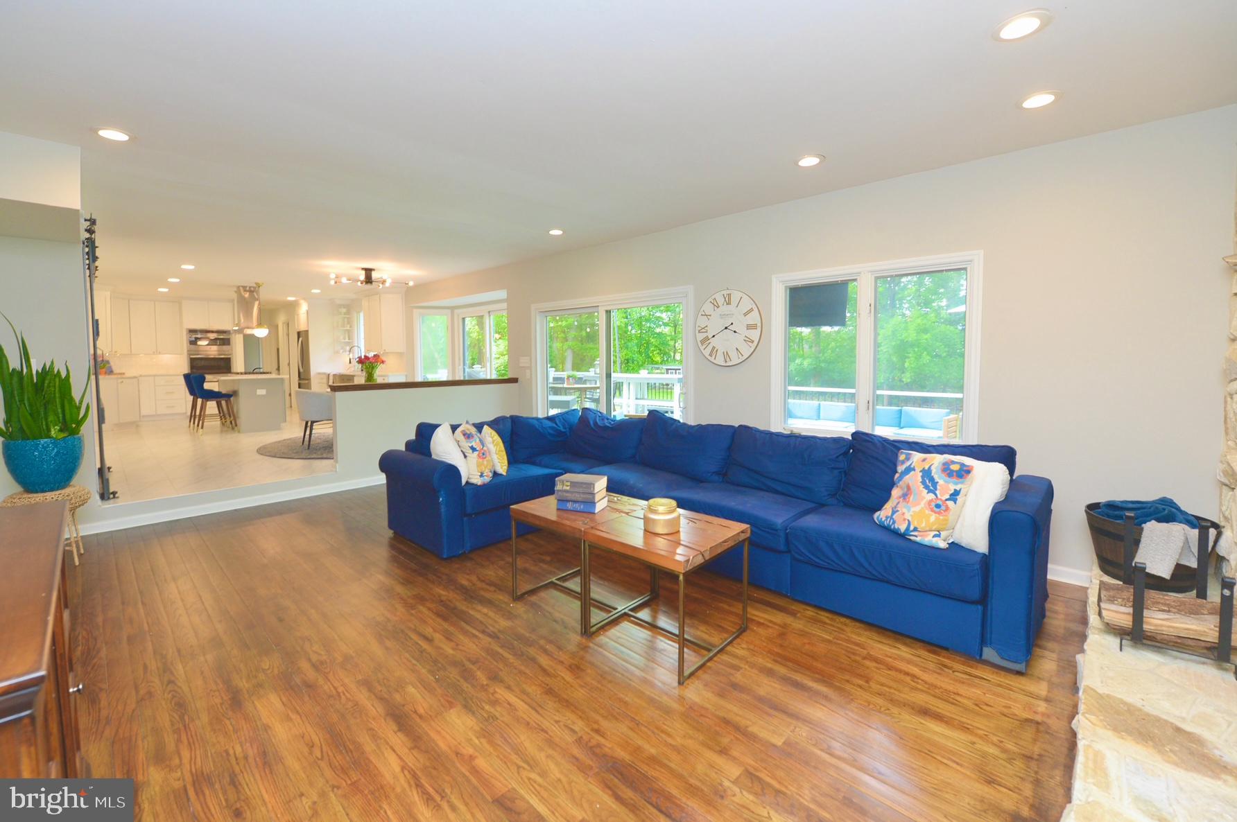 1037 RIVERTON ROAD