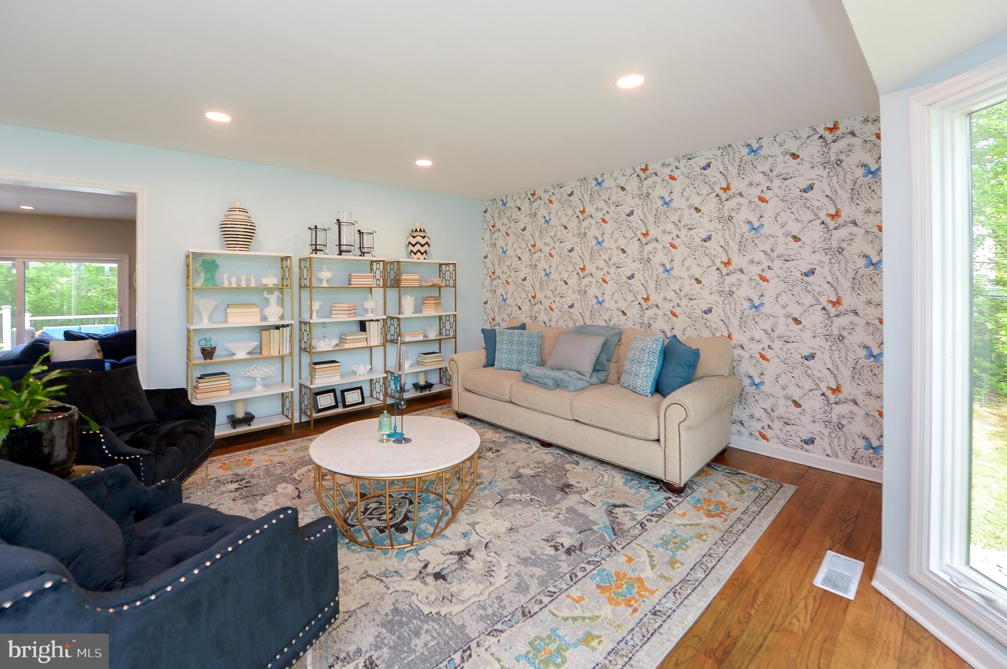 1037 RIVERTON ROAD
