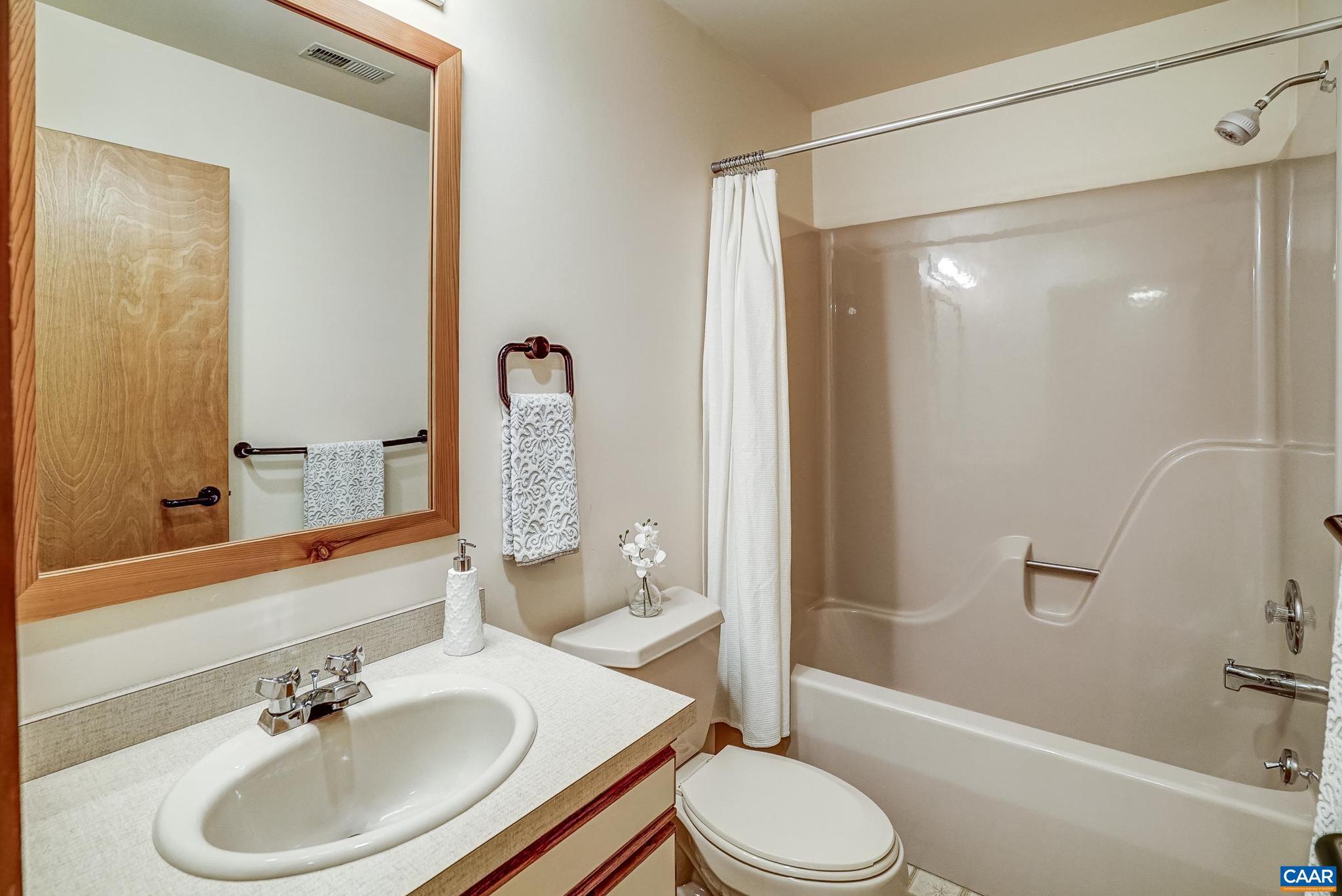 REVEILLE FARM - Residential