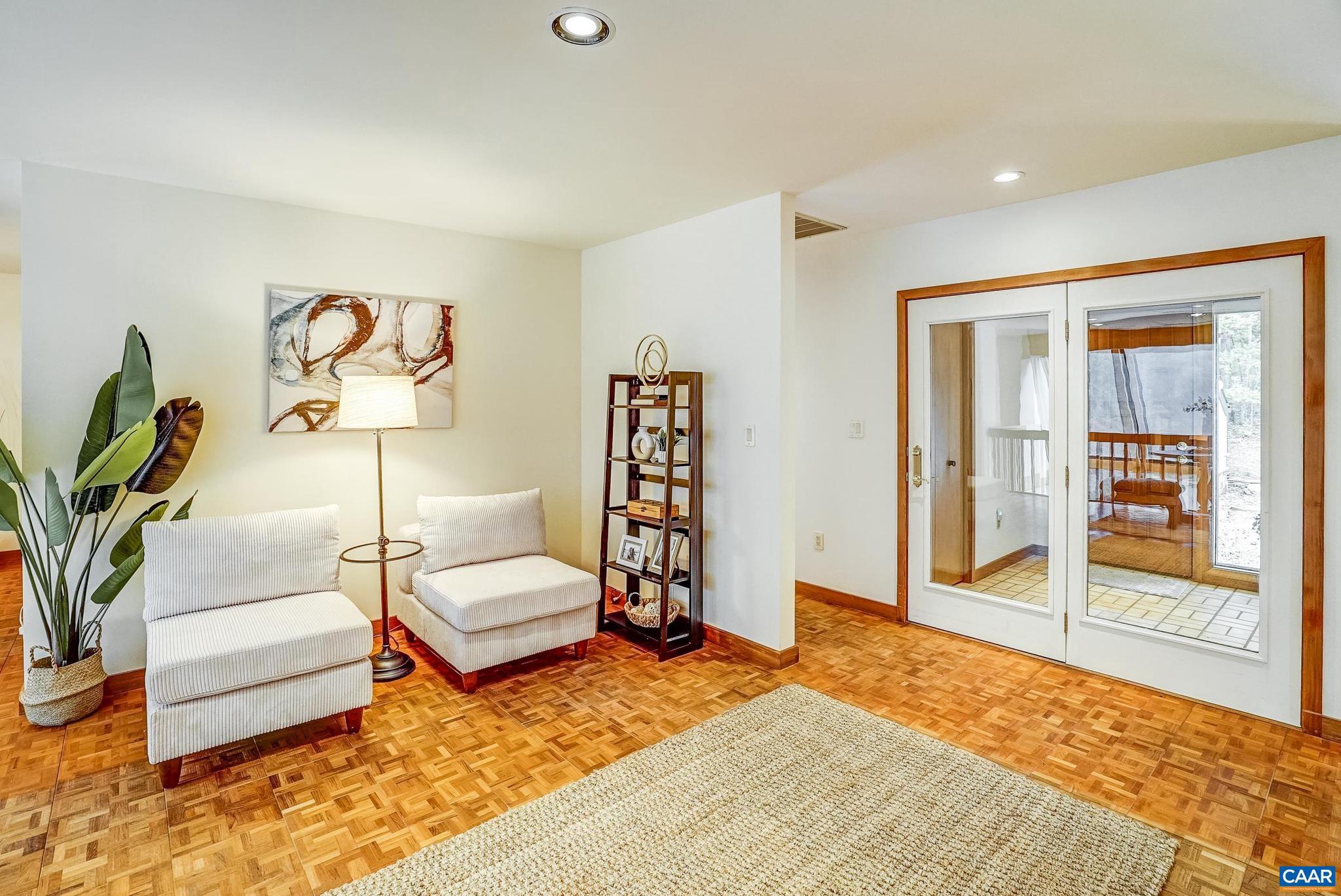 REVEILLE FARM - Residential