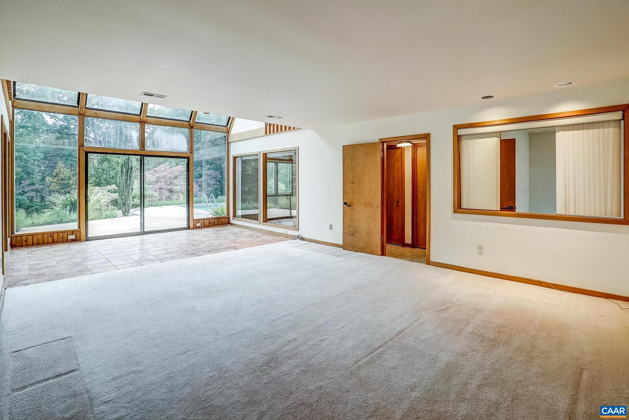 REVEILLE FARM - Residential